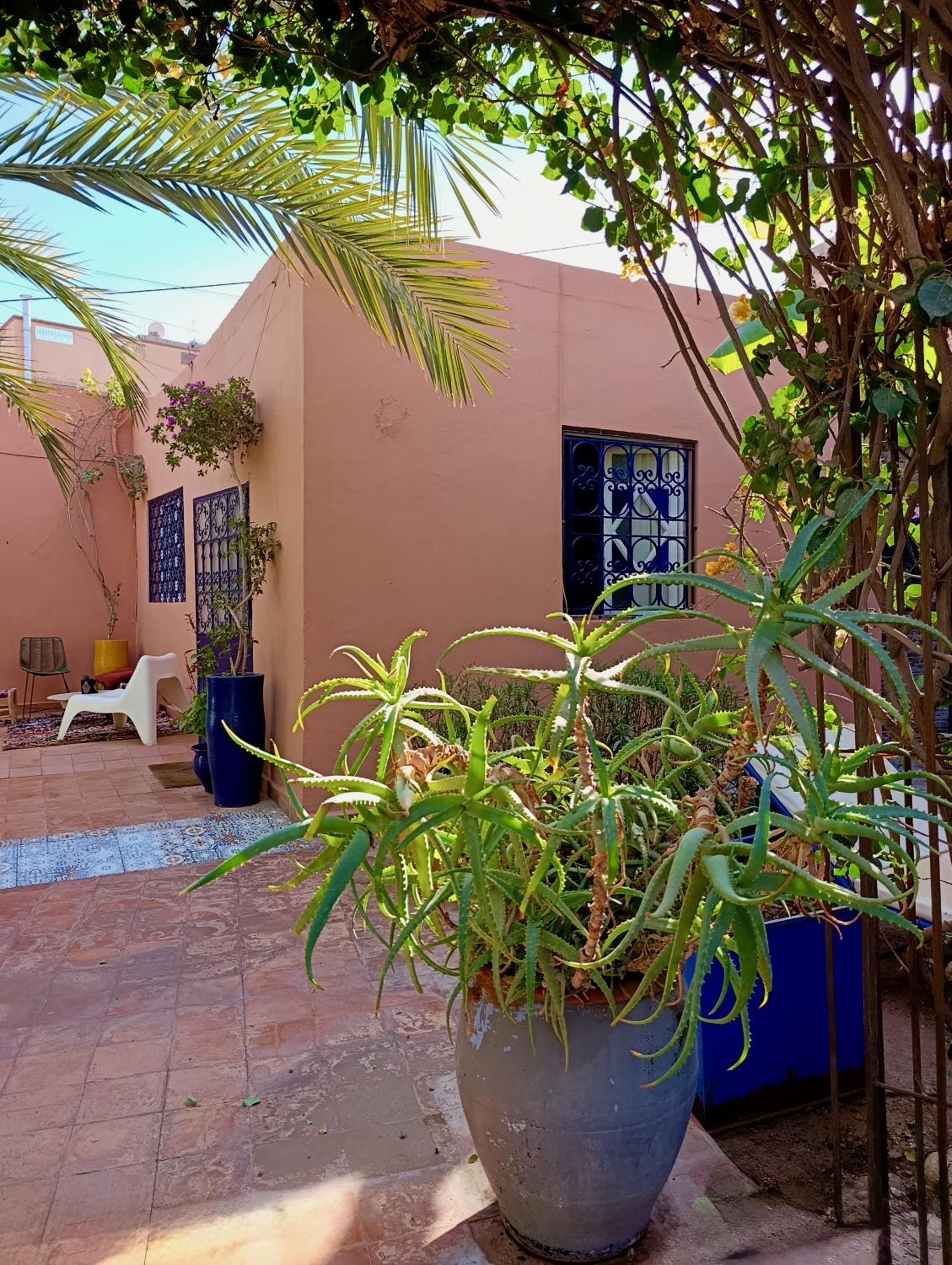 Villa with Private Pool and Garden, Fast Wi-Fi