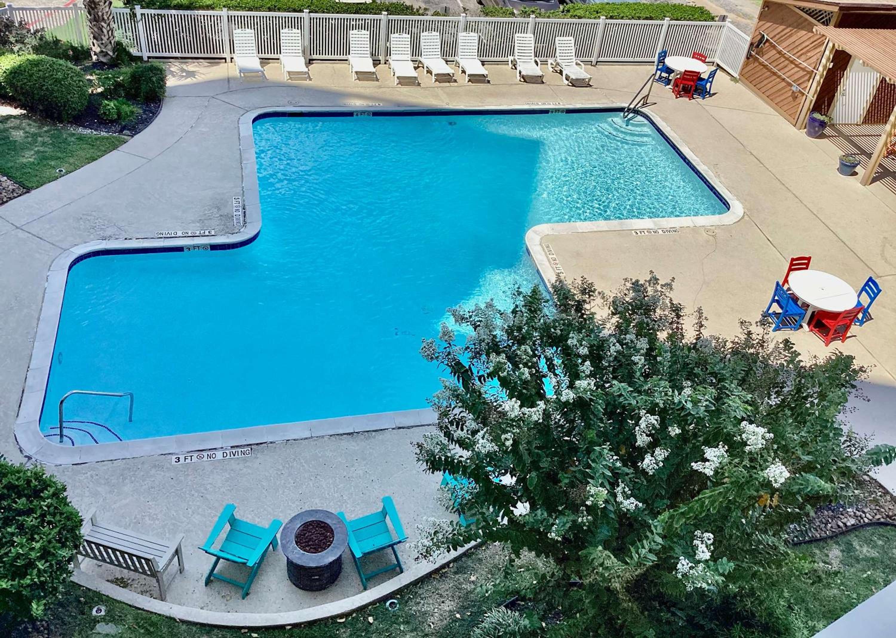 Shoreline Studio Condo for 4