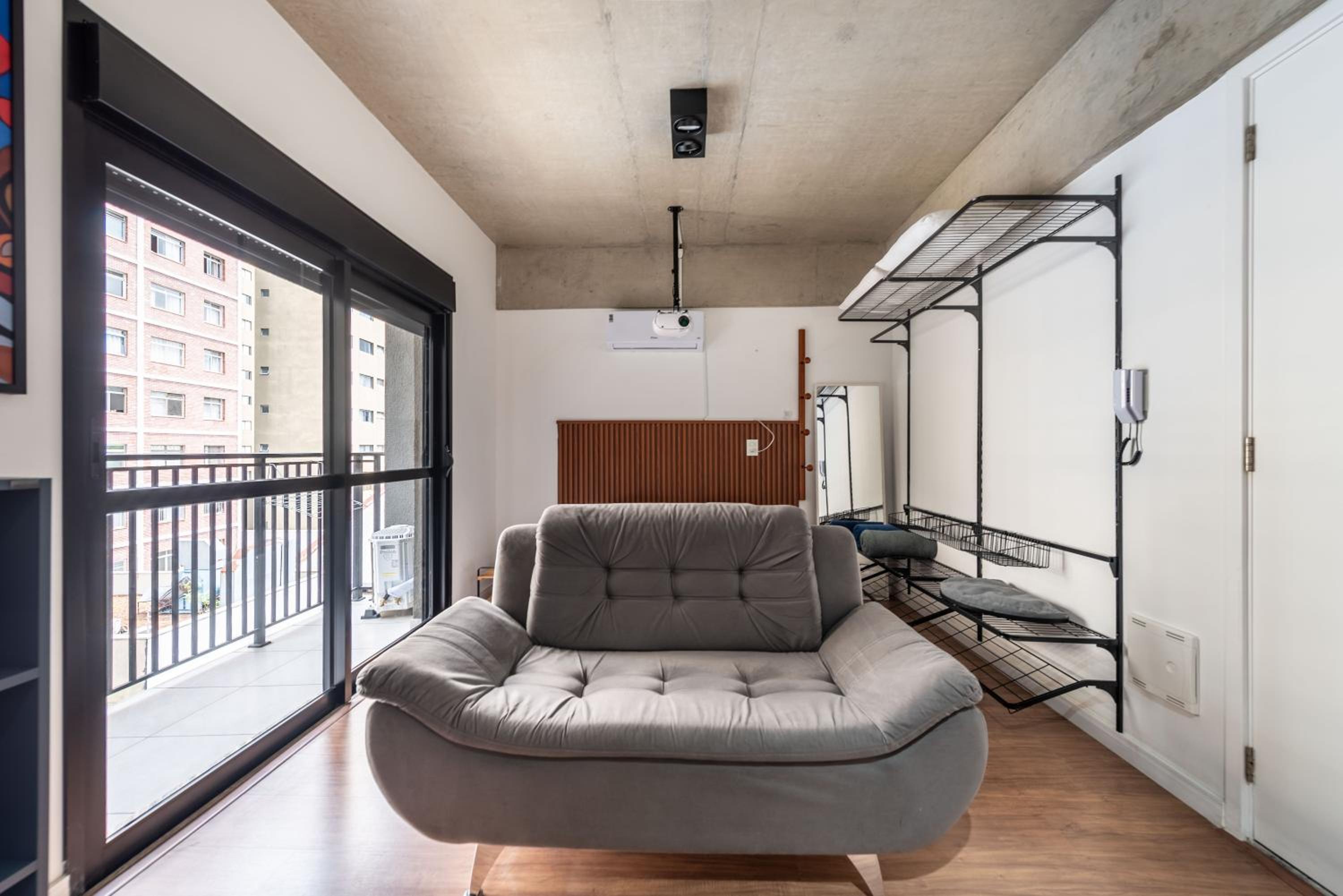 56 Movie screen and parking space! New near Paulista