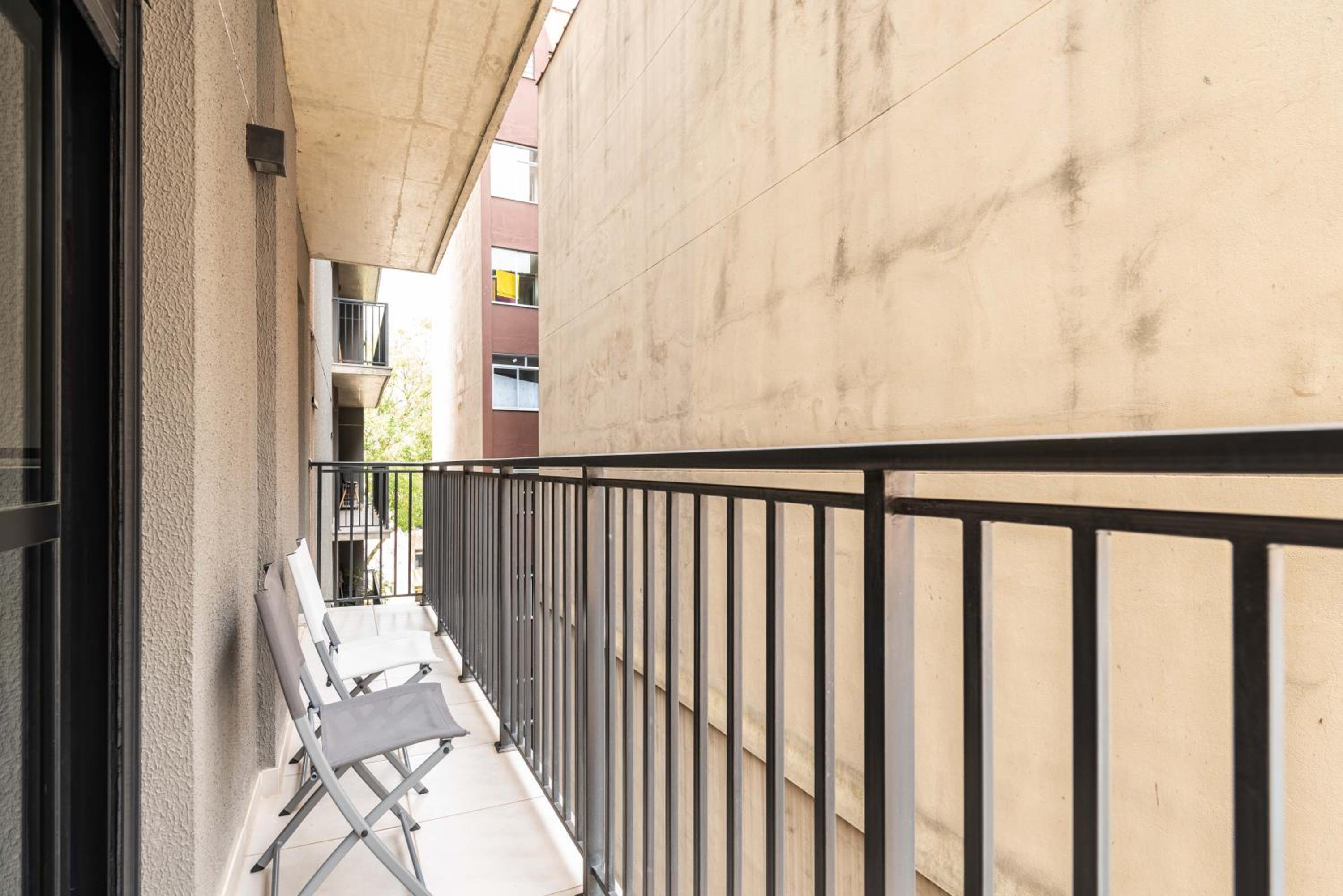 56 Movie screen and parking space! New near Paulista