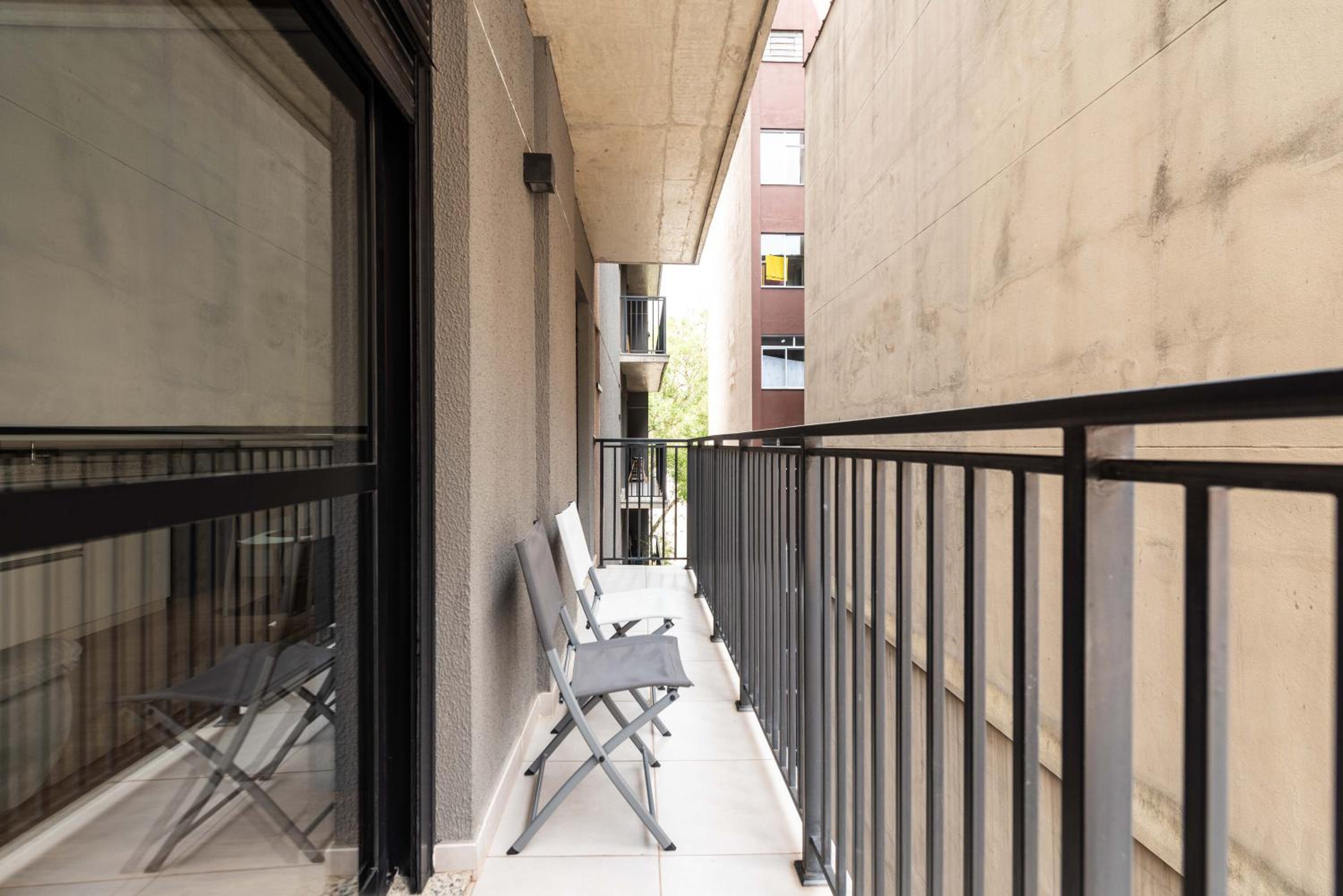 56 Movie screen and parking space! New near Paulista