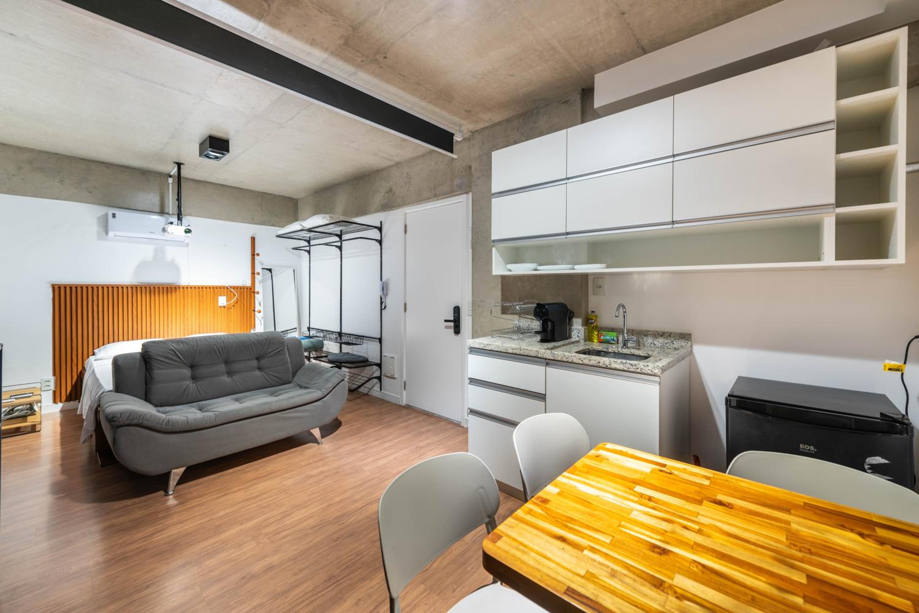 56 Movie screen and parking space! New near Paulista