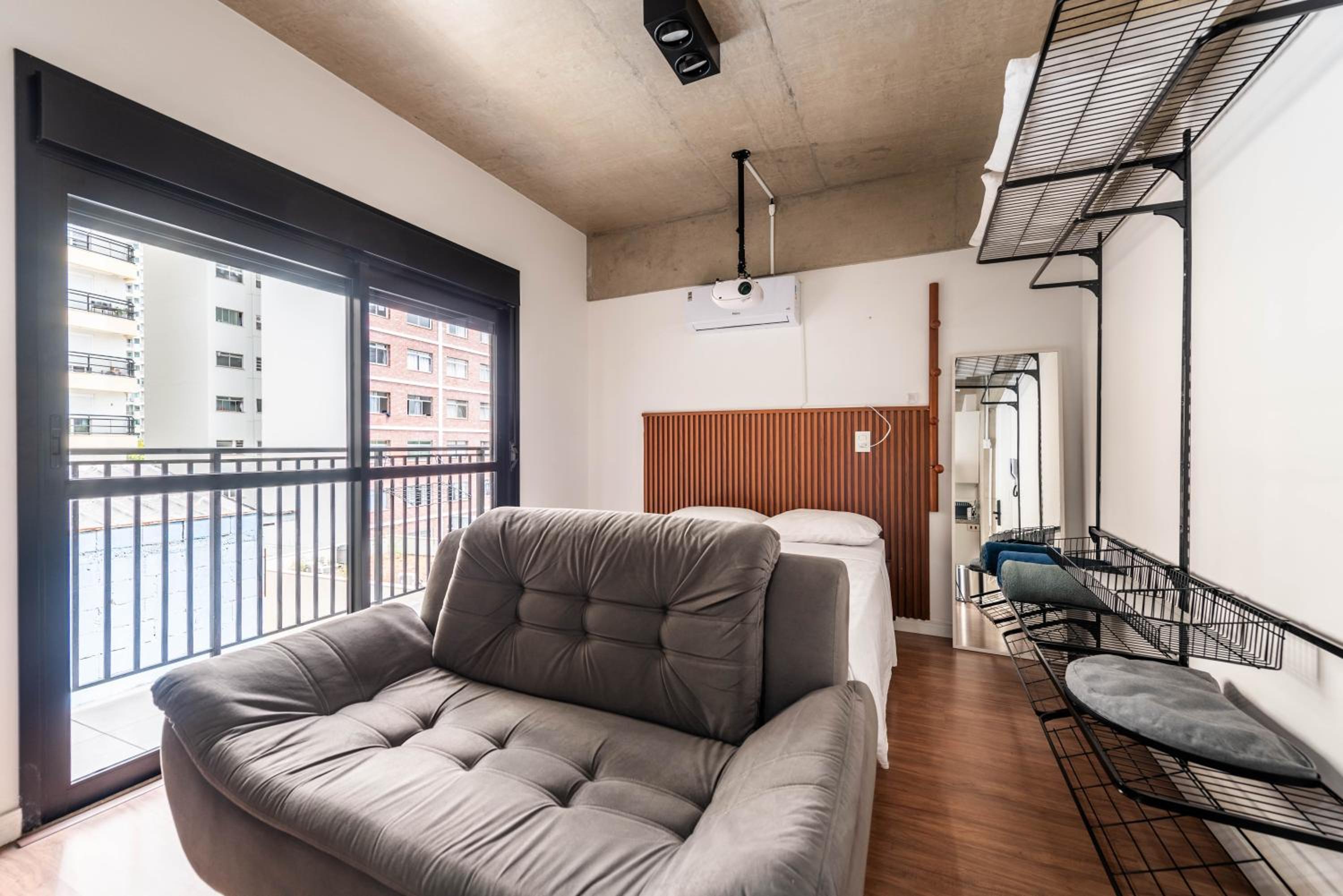 56 Movie screen and parking space! New near Paulista