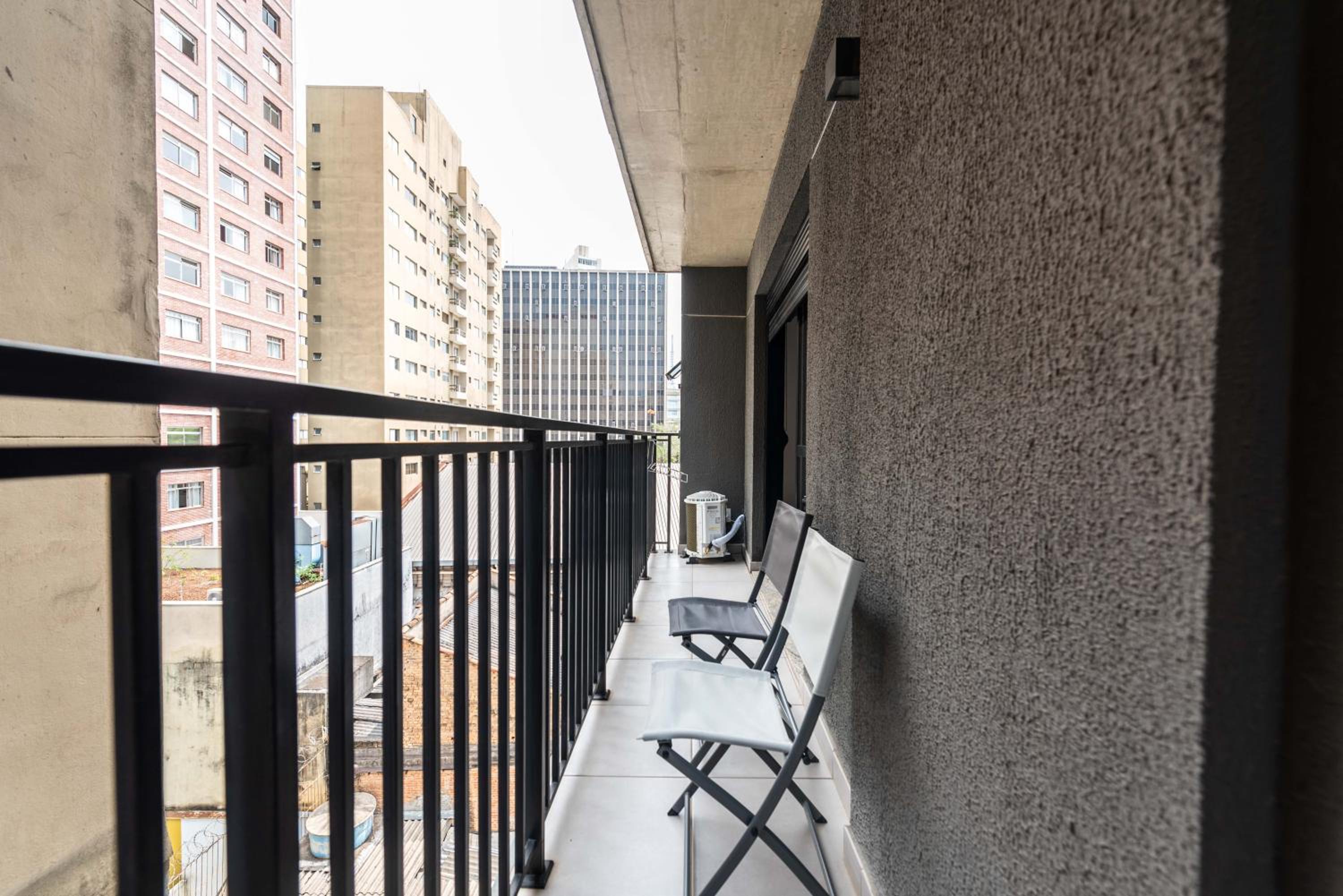 56 Movie screen and parking space! New near Paulista