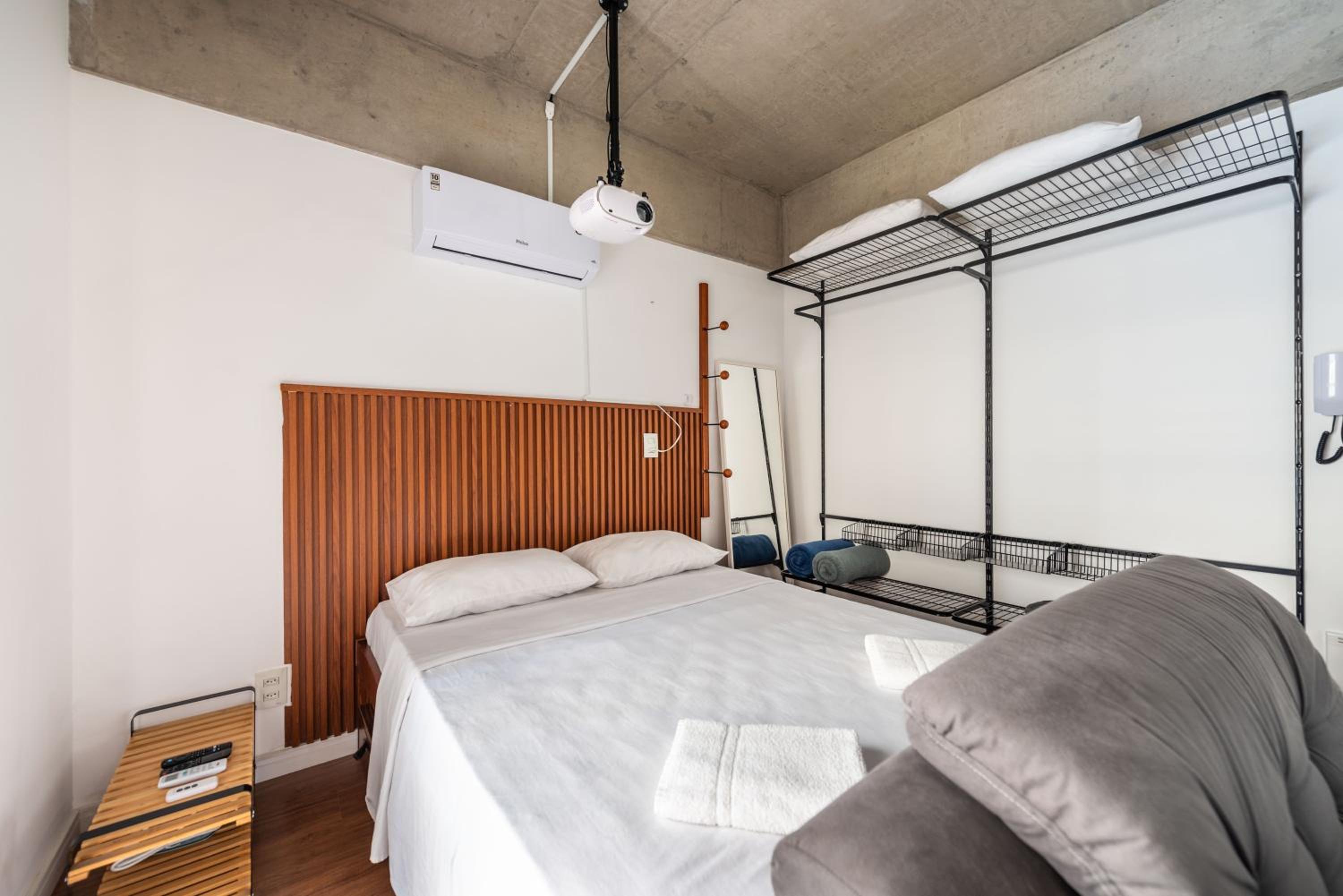 56 Movie screen and parking space! New near Paulista