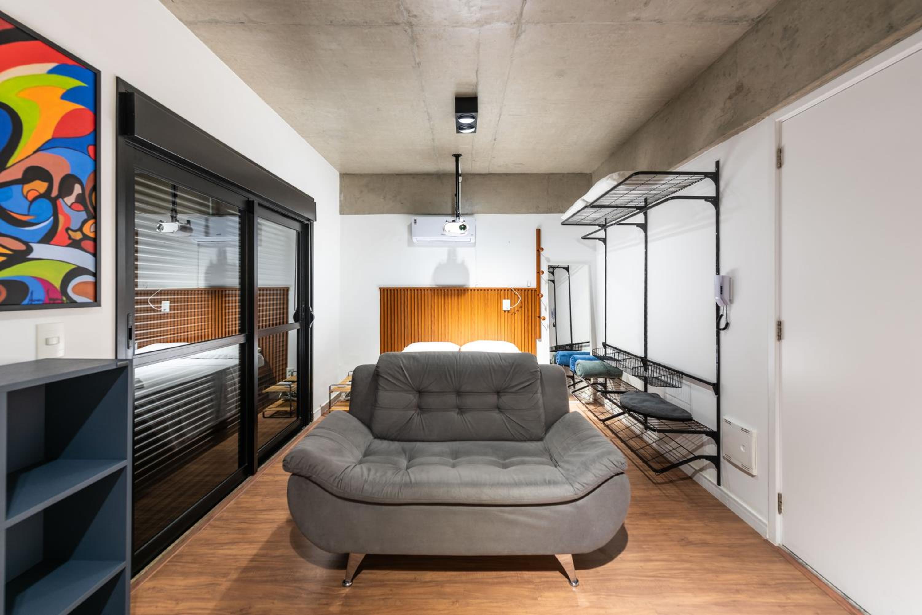 56 Movie screen and parking space! New near Paulista