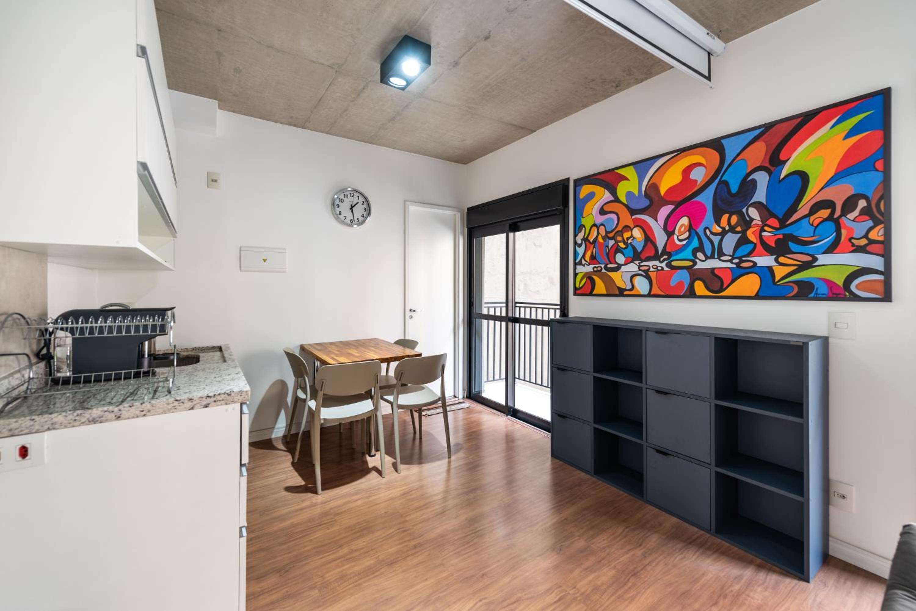56 Movie screen and parking space! New near Paulista