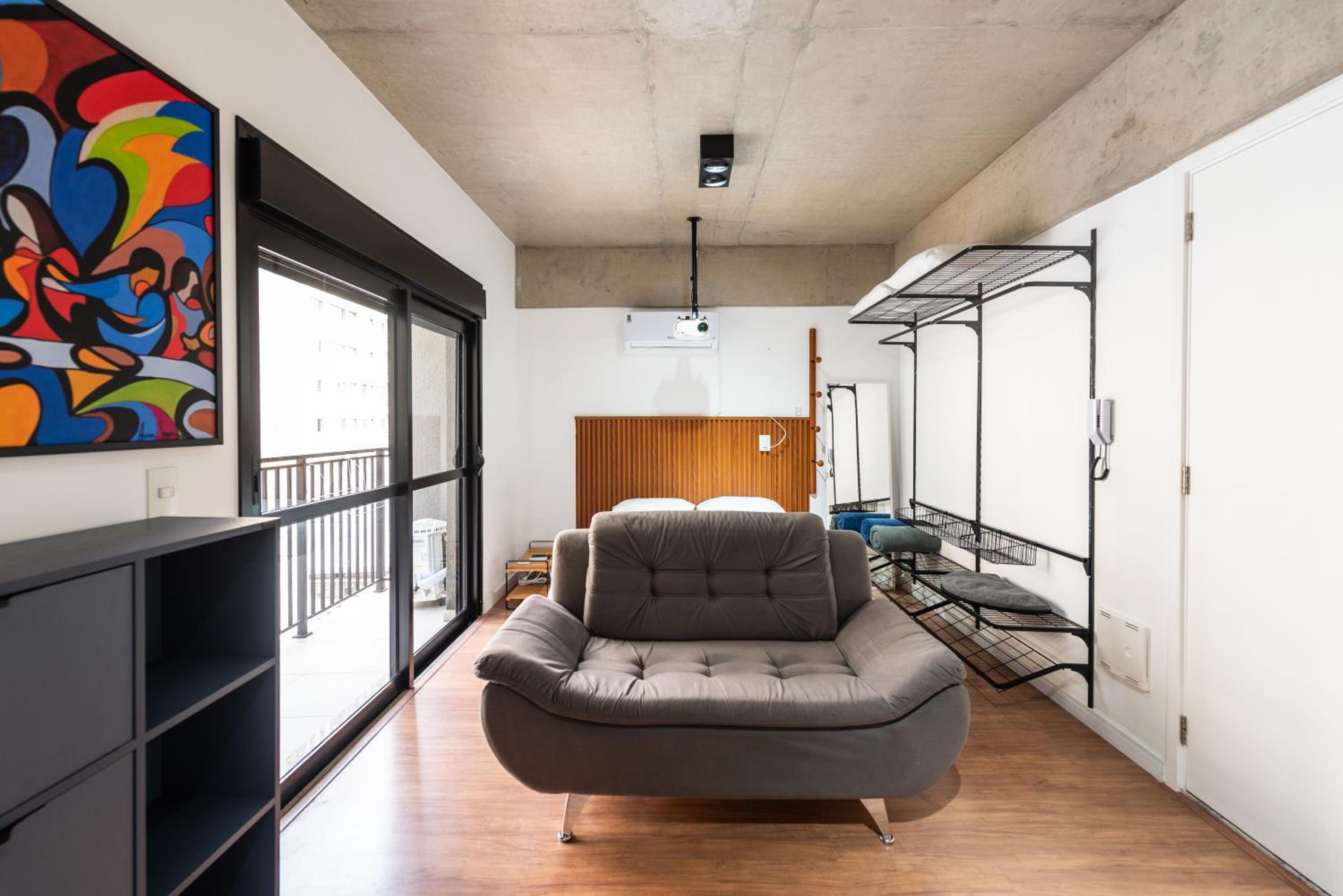 56 Movie screen and parking space! New near Paulista