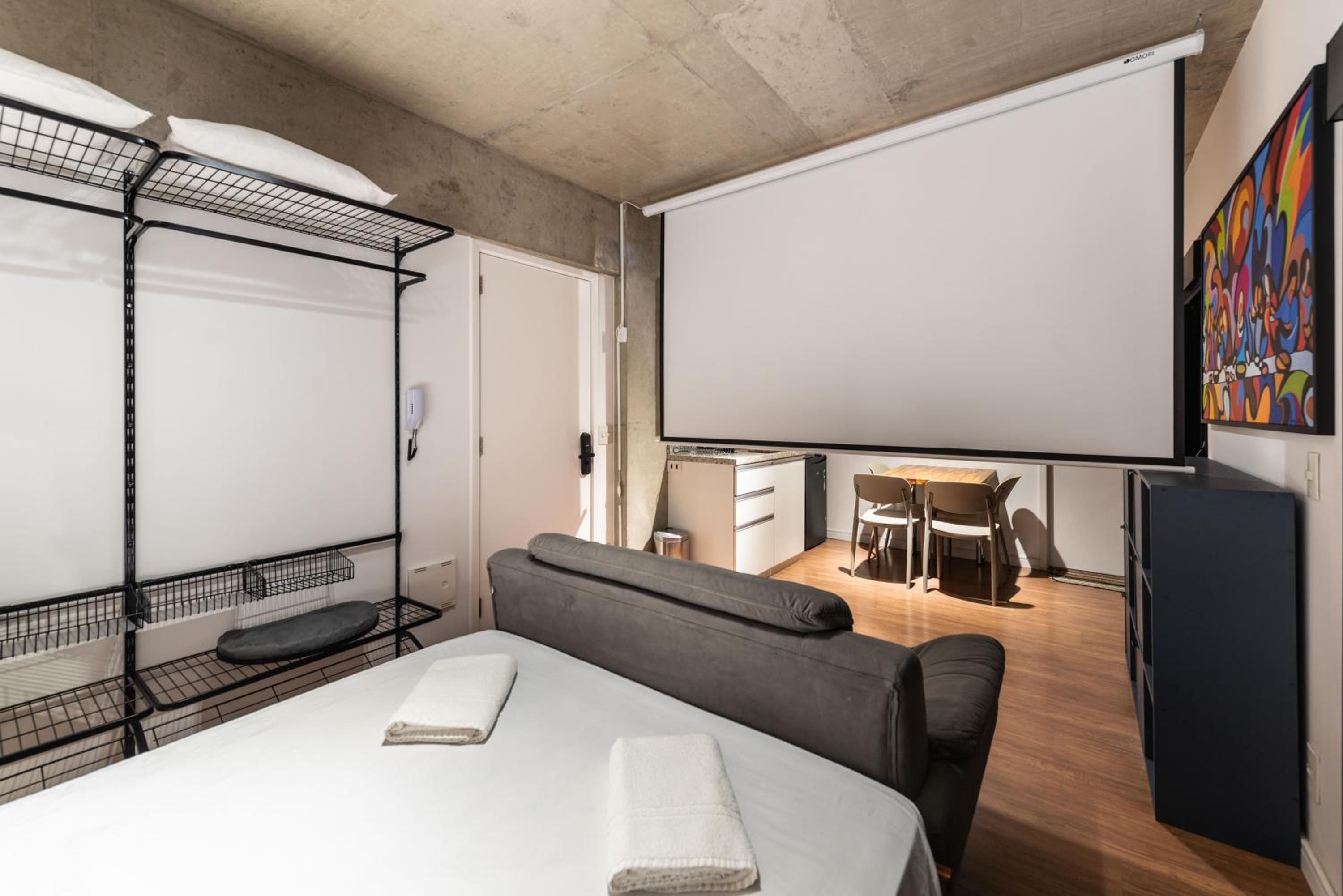 56 Movie screen and parking space! New near Paulista