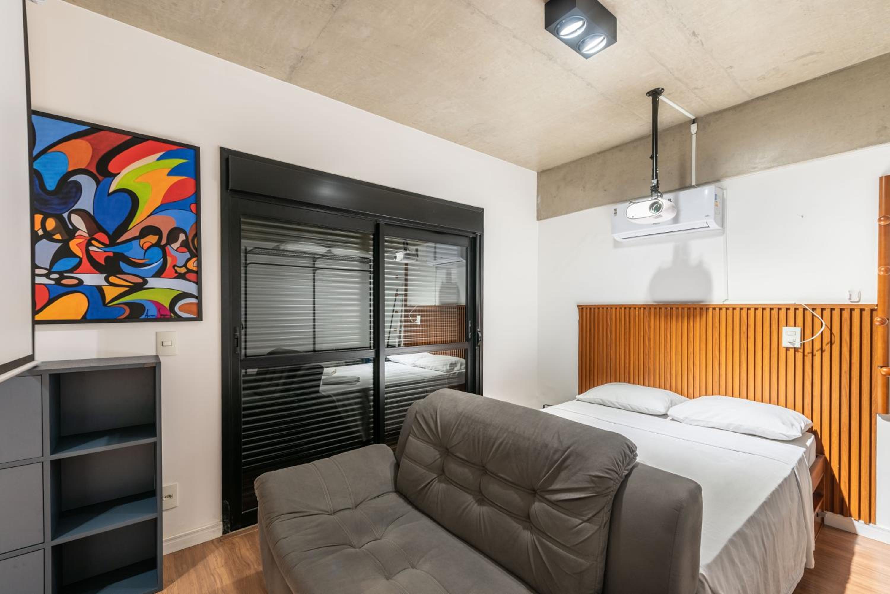 56 Movie screen and parking space! New near Paulista