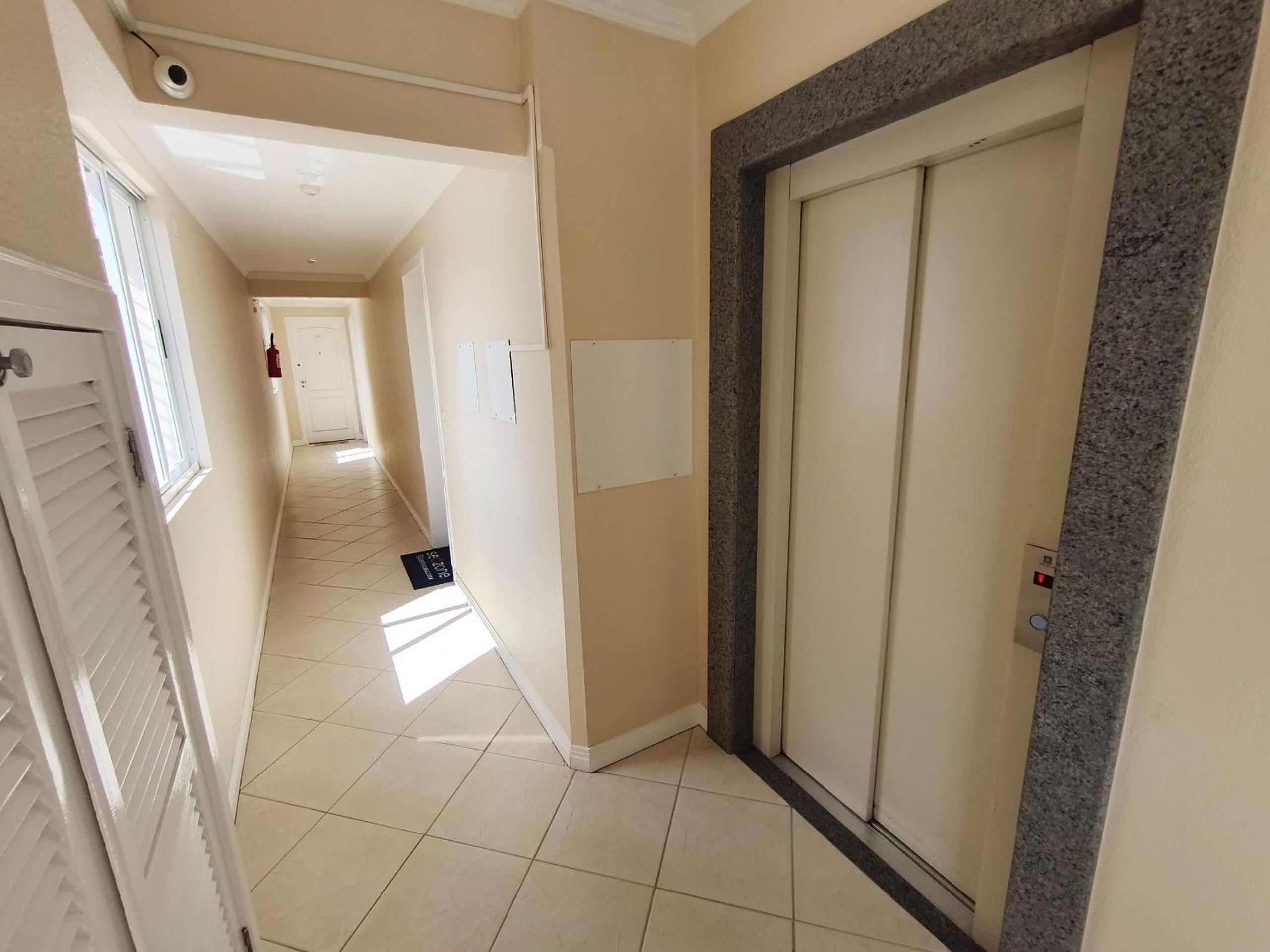 Apts in a building 100 meters from UFSC - EOSs
