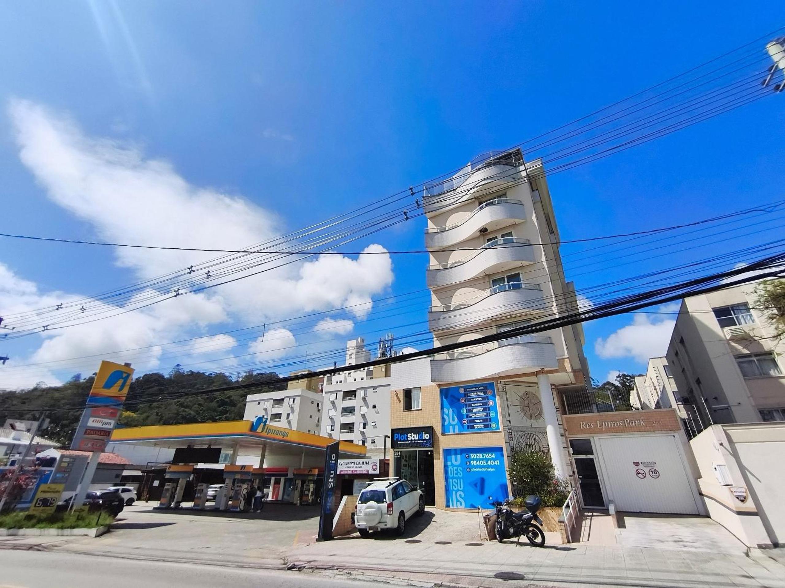 Apts in a building 100 meters from UFSC - EOSs