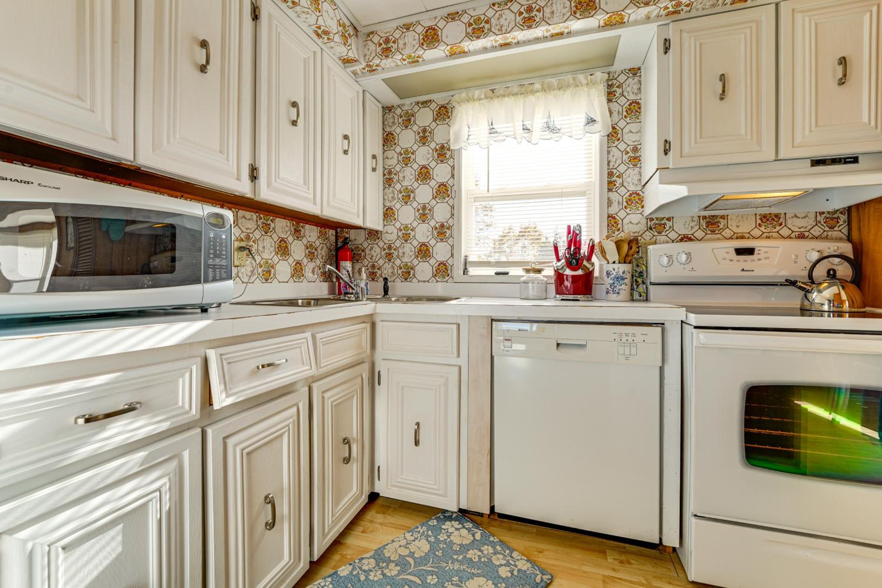 Hike, Fish and Unwind! Coras Cove Brooksville Gem