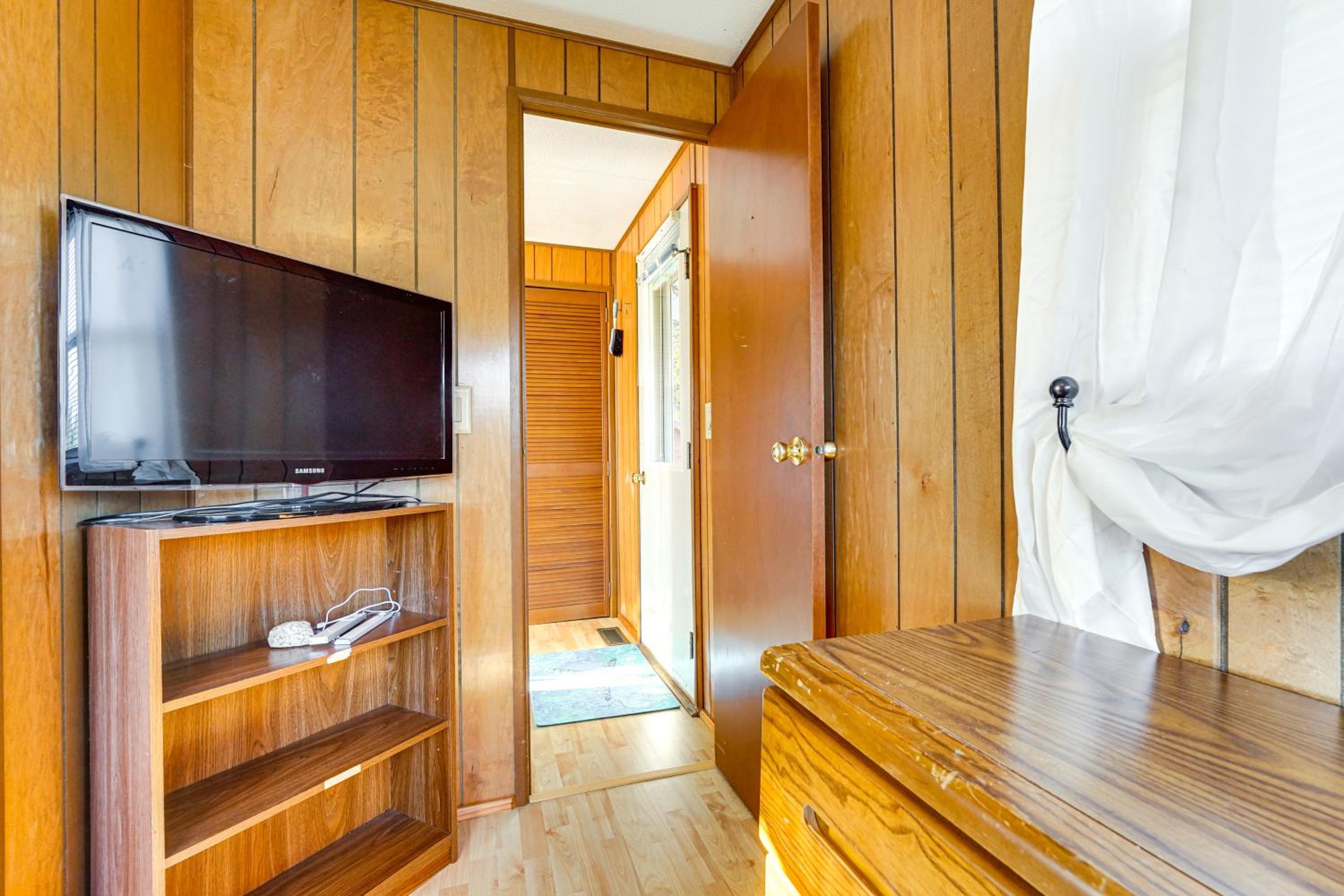 Hike, Fish and Unwind! Coras Cove Brooksville Gem