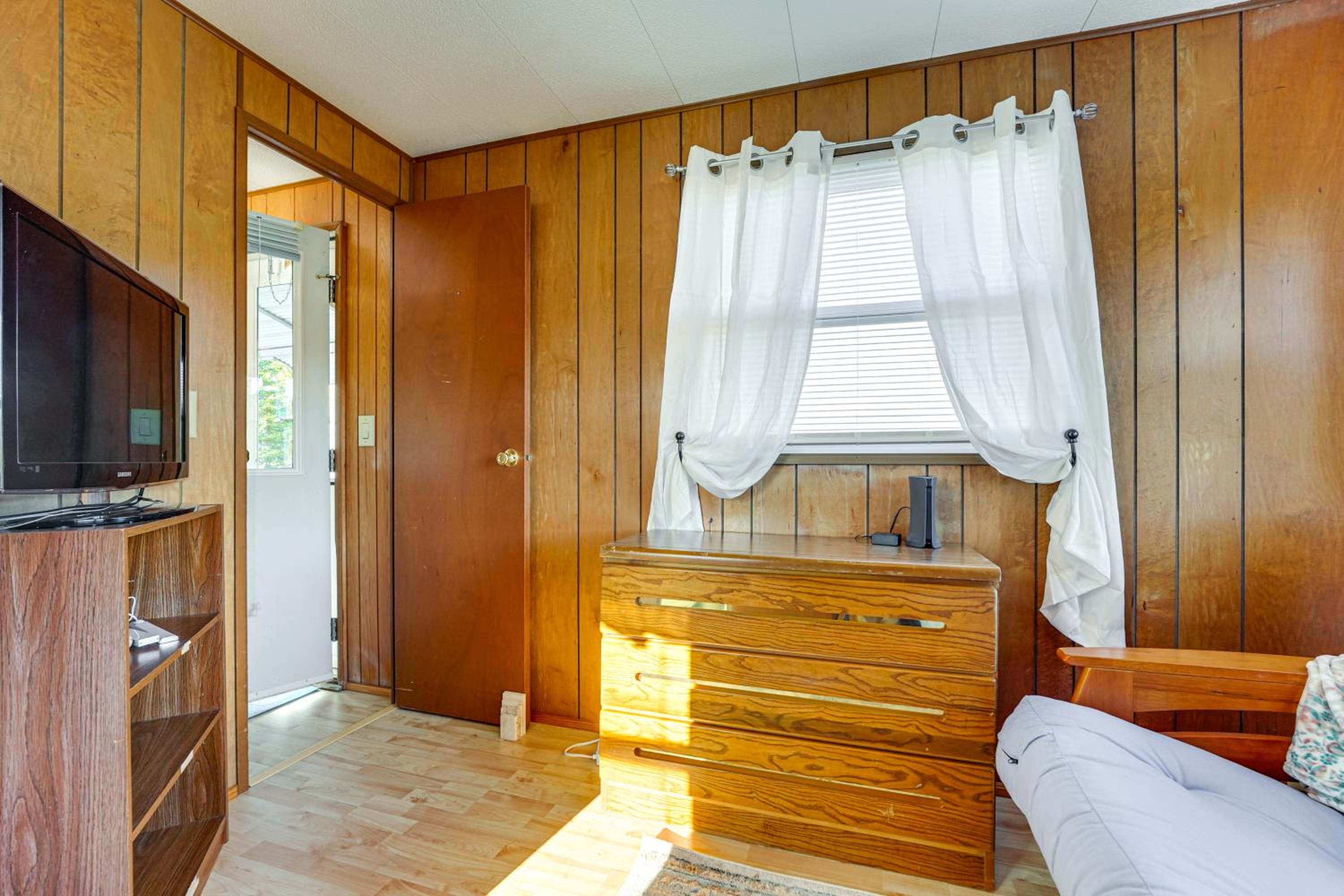 Hike, Fish and Unwind! Coras Cove Brooksville Gem