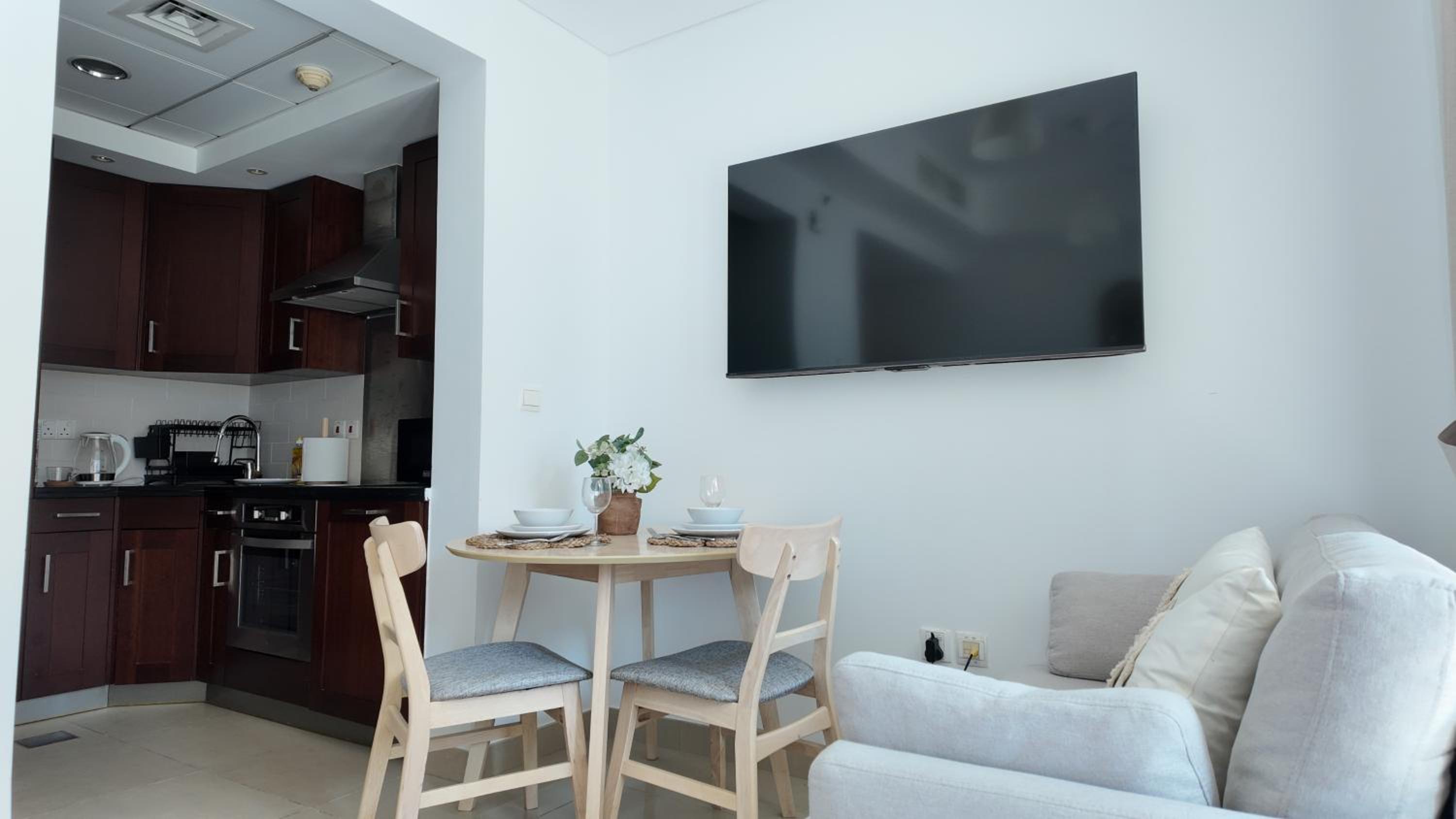 Simply Comfort Vacation Homes Rental Chic Downtown Studio Few Steps to Burj Khalifa