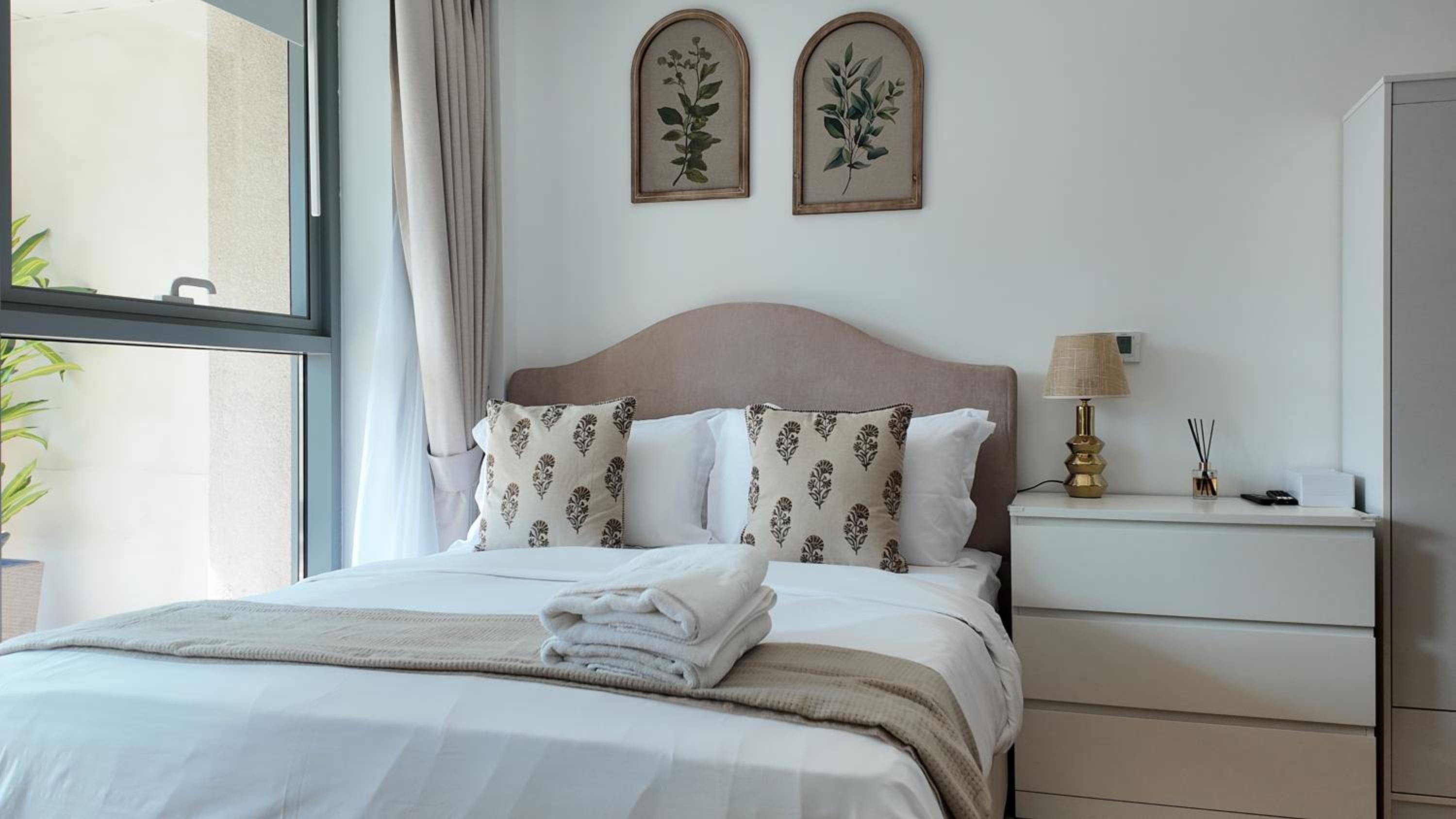 Simply Comfort Vacation Homes Rental Chic Downtown Studio Few Steps to Burj Khalifa