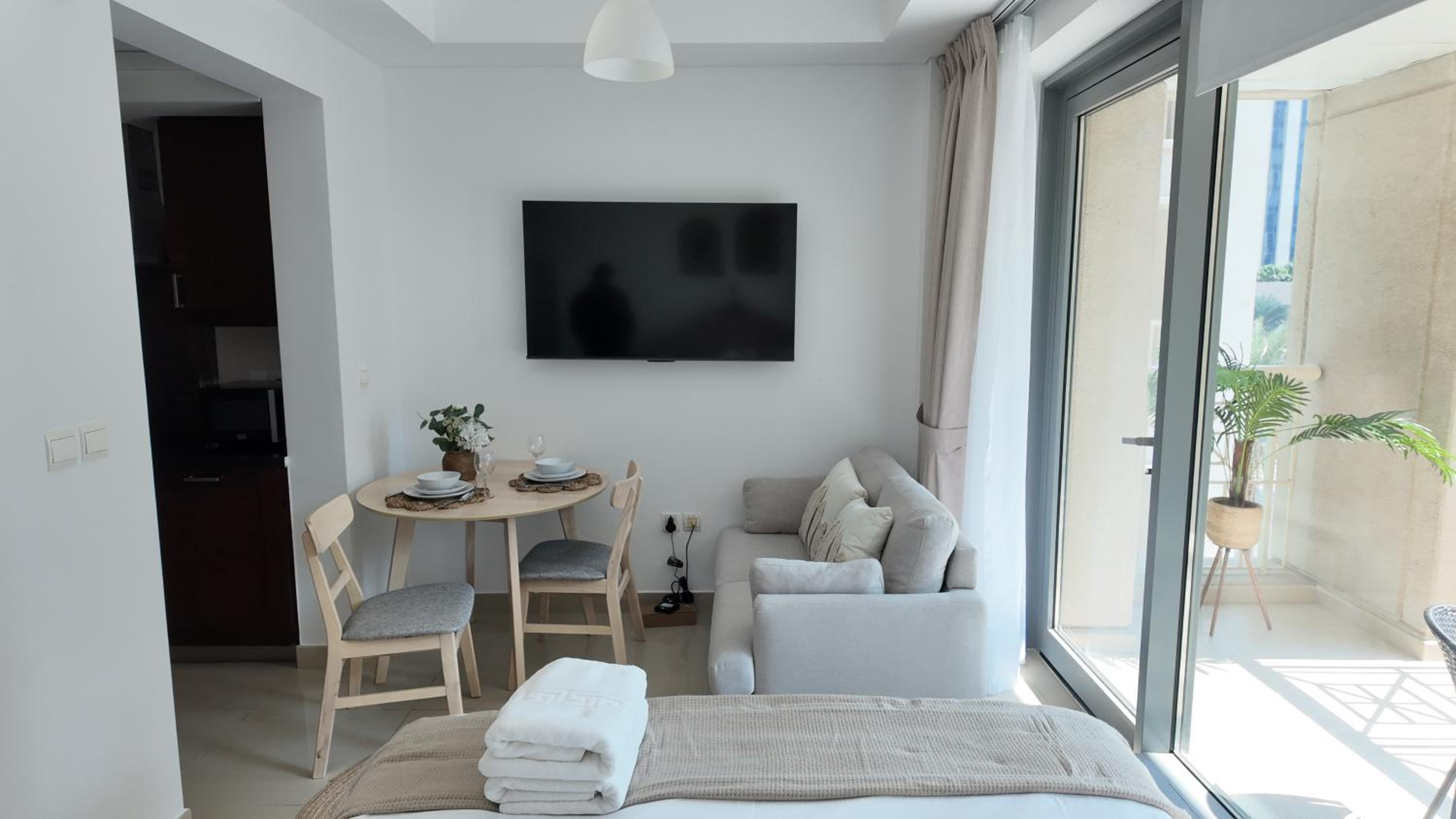 Simply Comfort Vacation Homes Rental Chic Downtown Studio Few Steps to Burj Khalifa