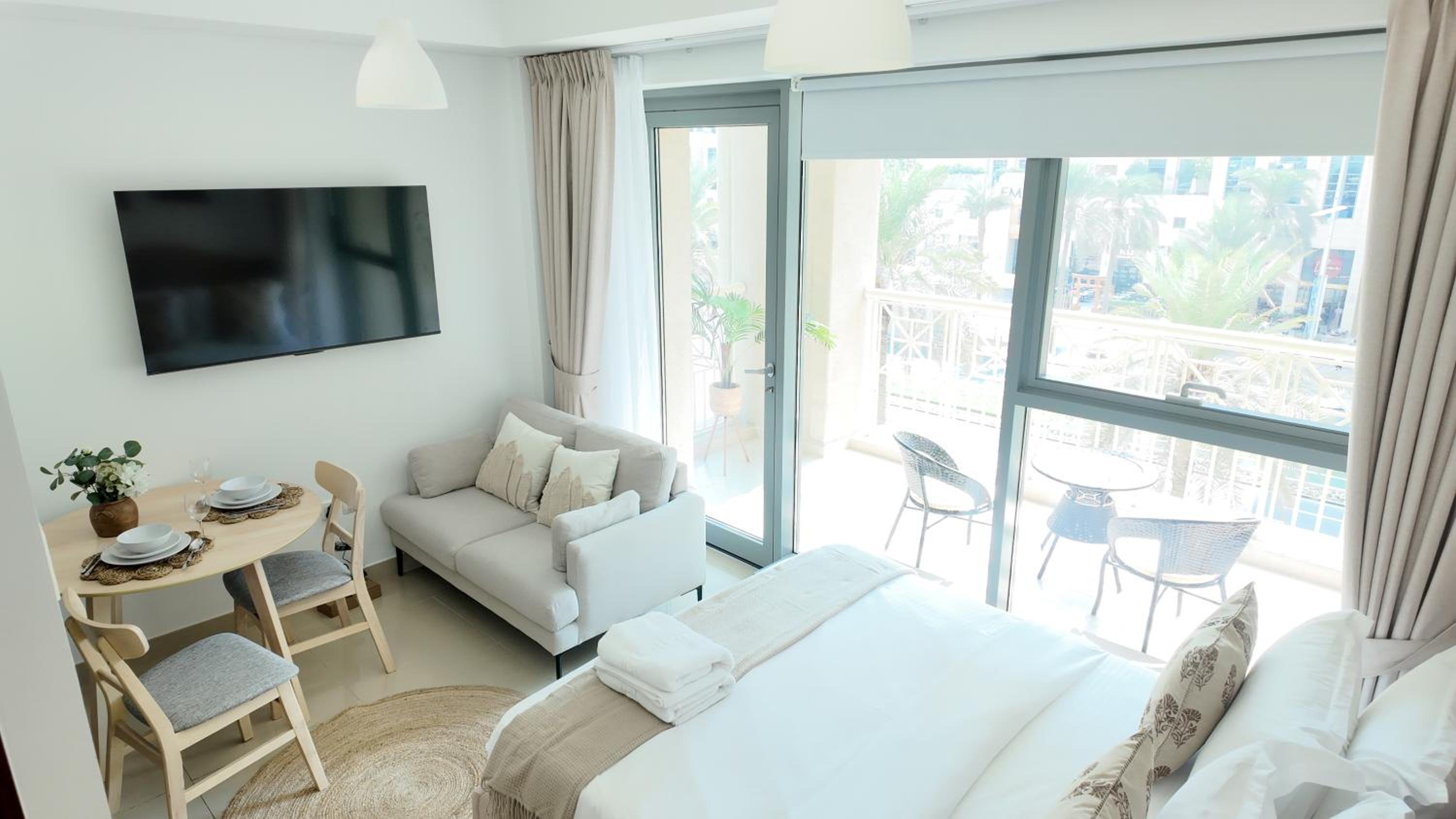 Simply Comfort Vacation Homes Rental Chic Downtown Studio Few Steps to Burj Khalifa