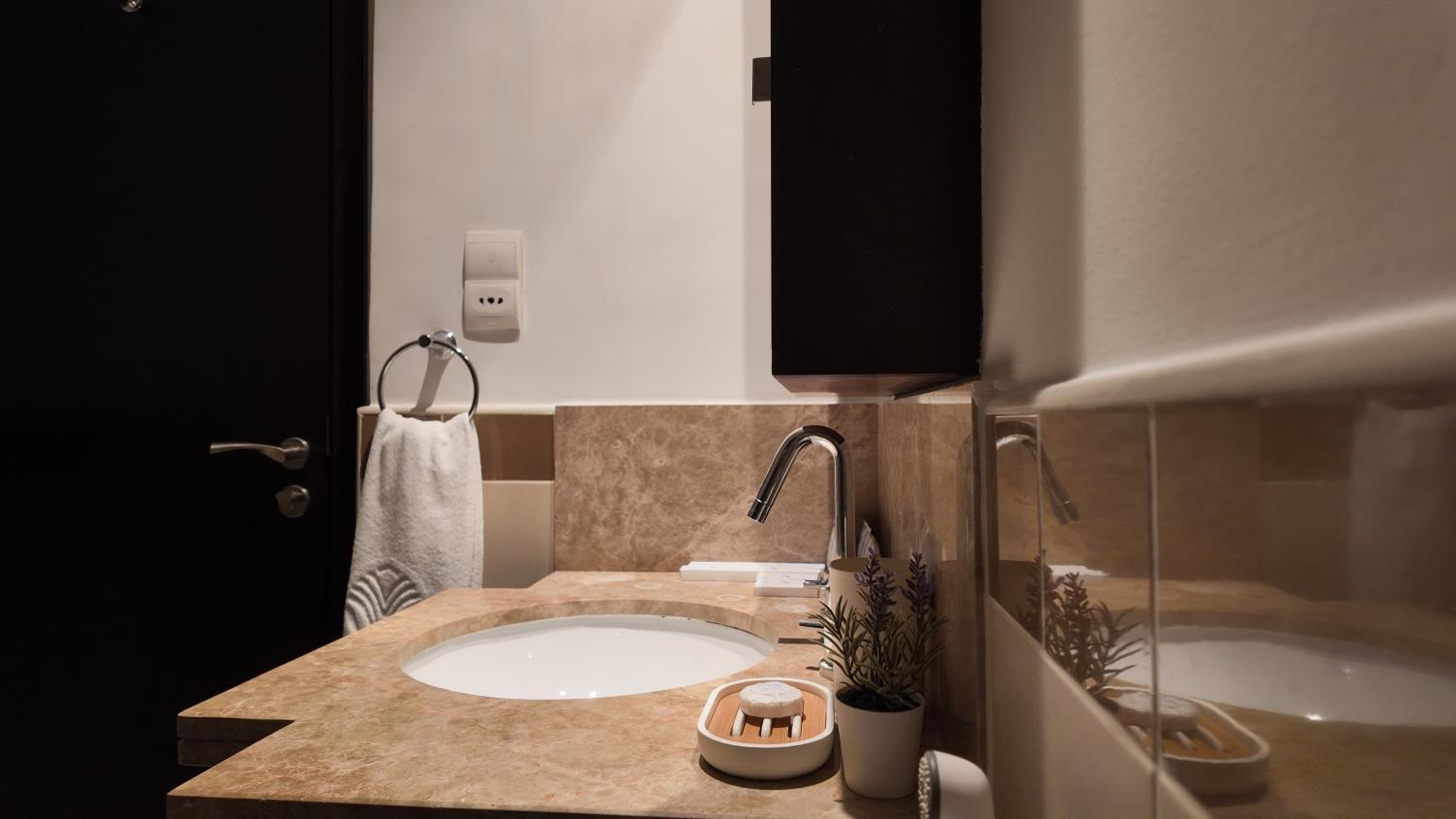 Simply Comfort Vacation Homes Rental Chic Downtown Studio Few Steps to Burj Khalifa