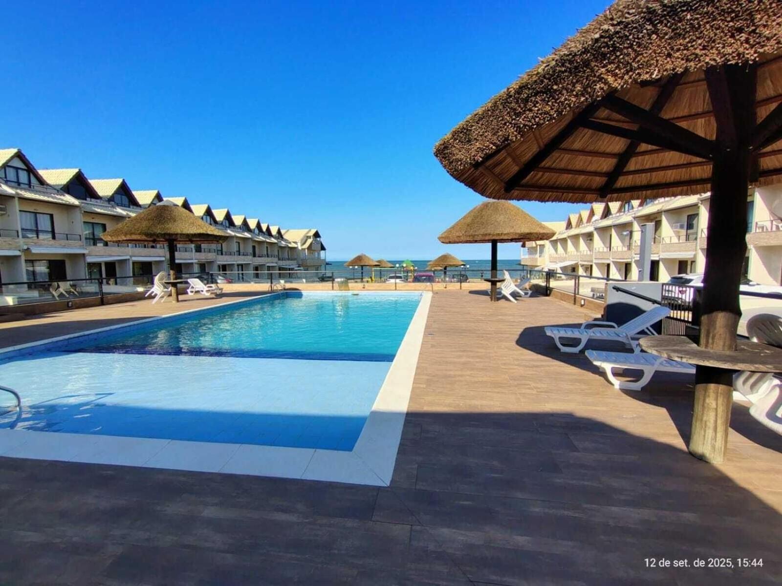 Houses in a beachfront condominium with a swimming pool in Itajubá - MCSs