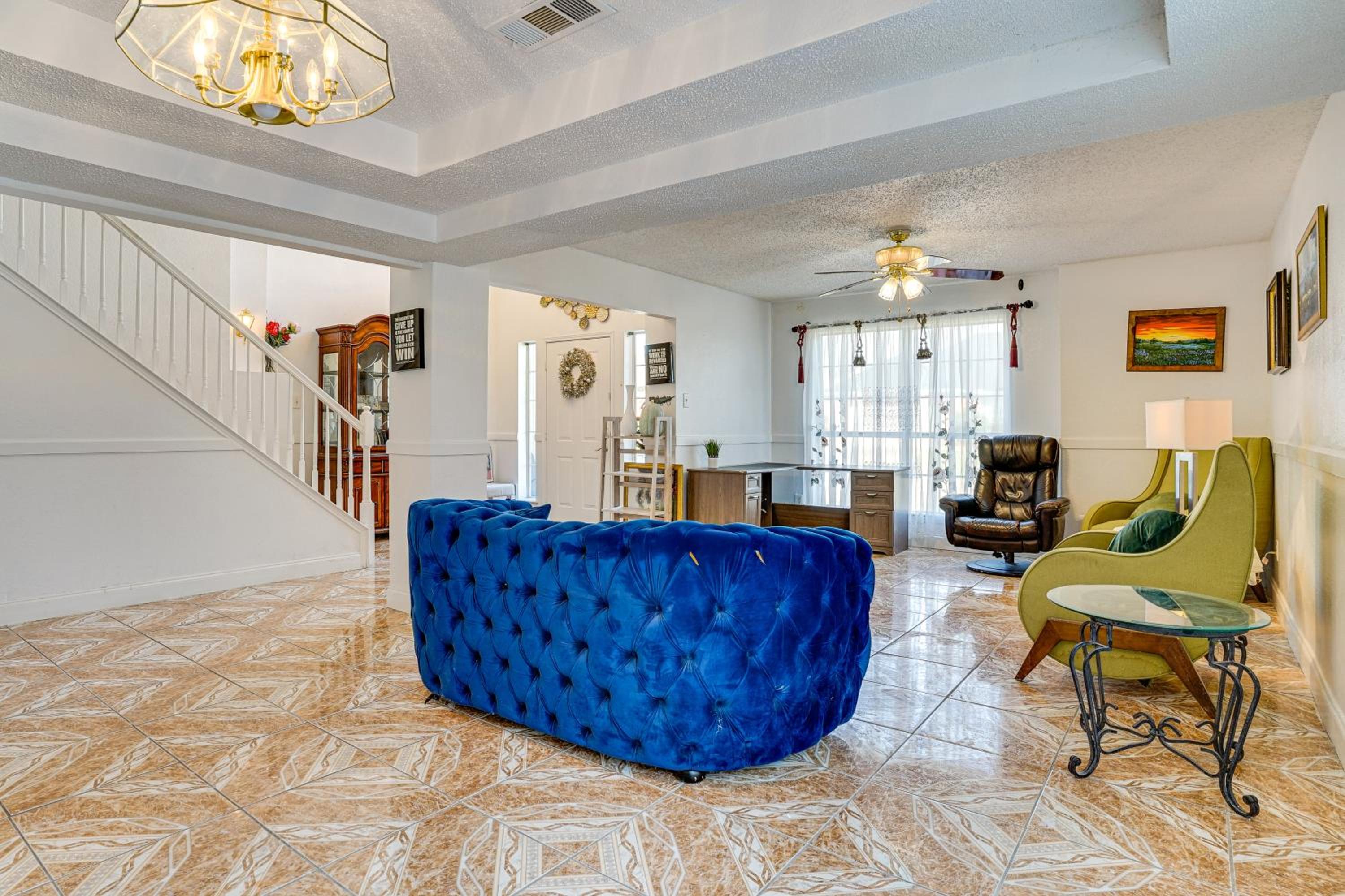 Large Families Welcome! Spacious Fort Worth Home