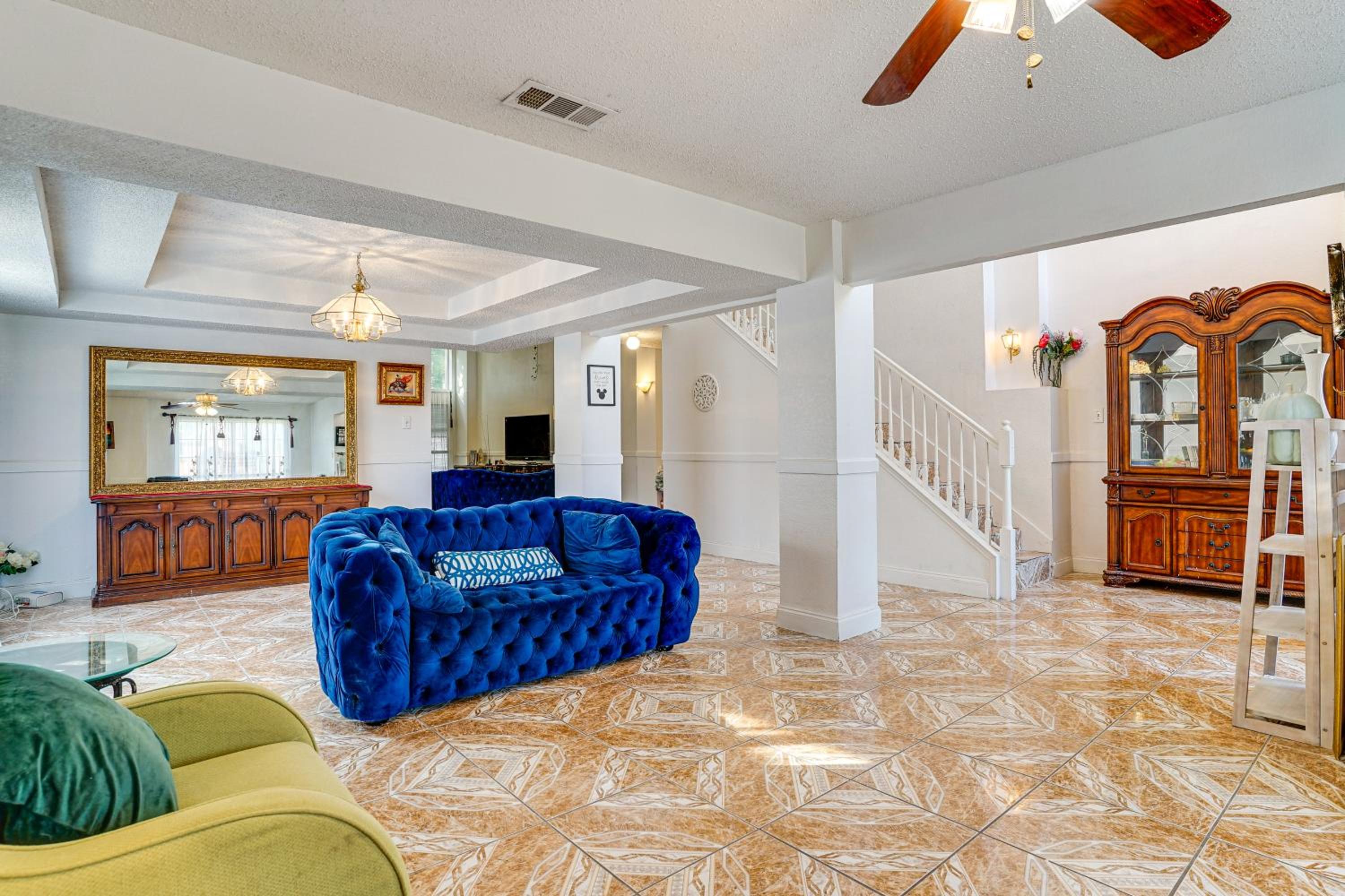 Large Families Welcome! Spacious Fort Worth Home