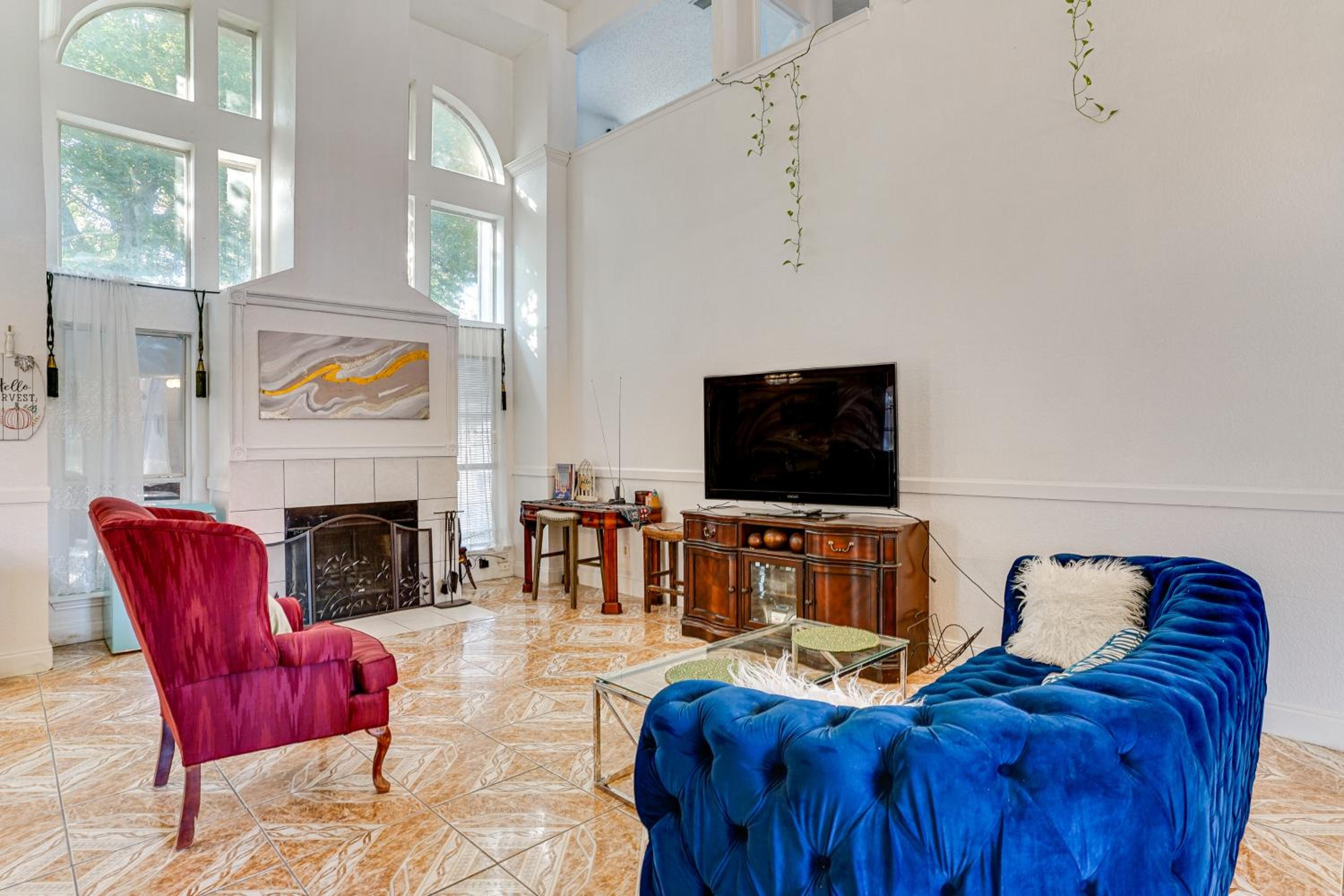 Large Families Welcome! Spacious Fort Worth Home