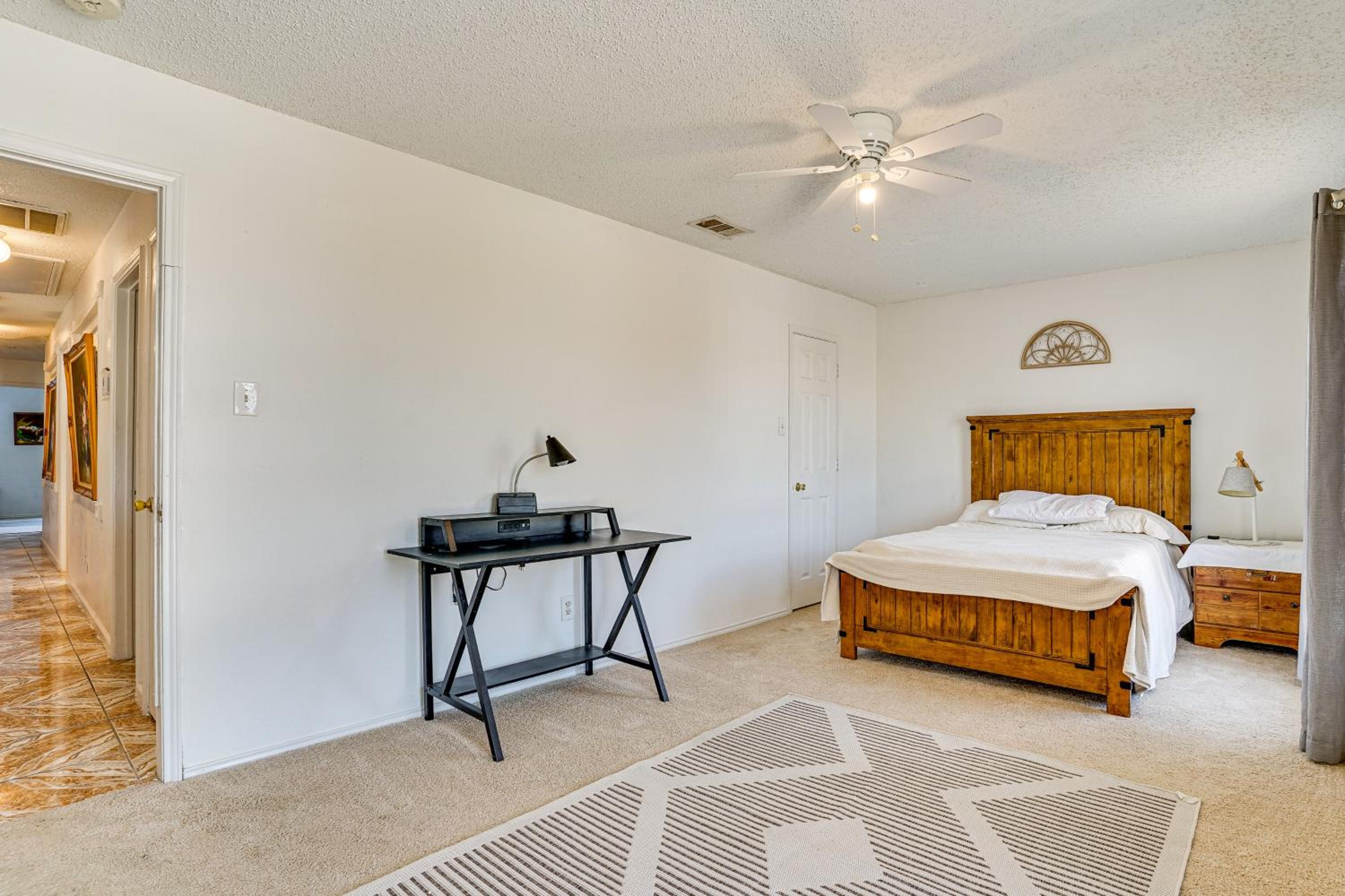Large Families Welcome! Spacious Fort Worth Home