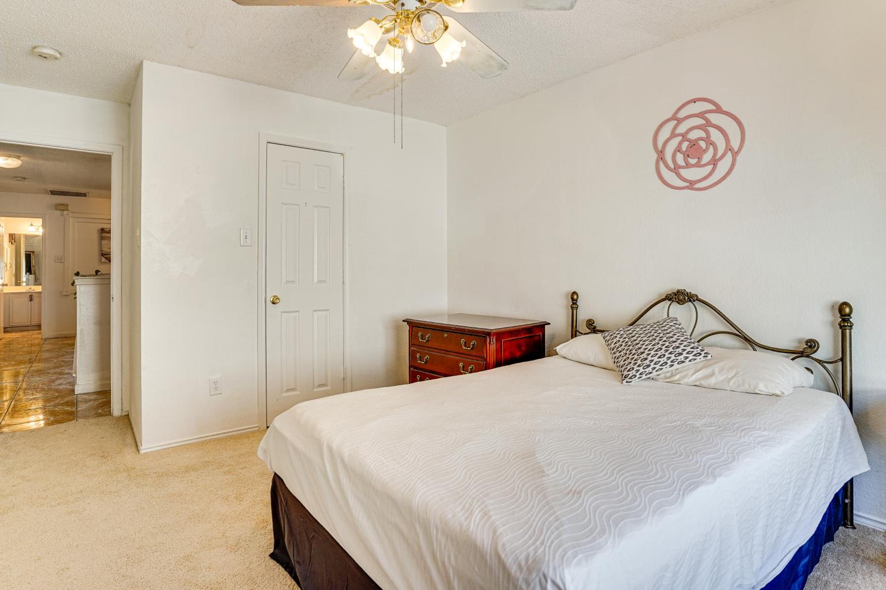 Large Families Welcome! Spacious Fort Worth Home