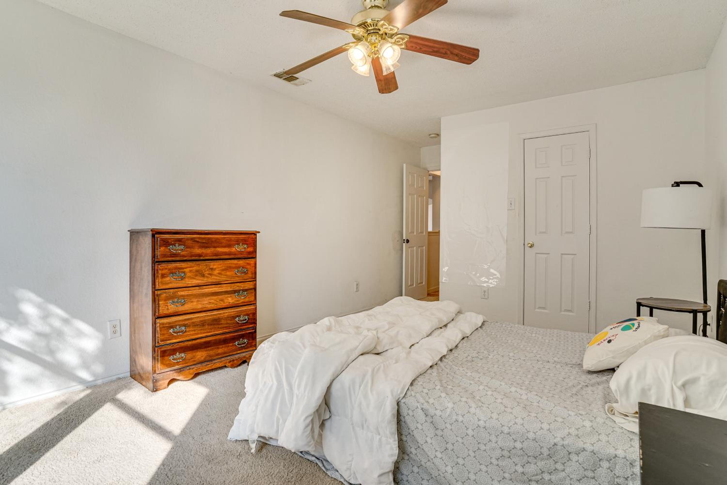 Large Families Welcome! Spacious Fort Worth Home