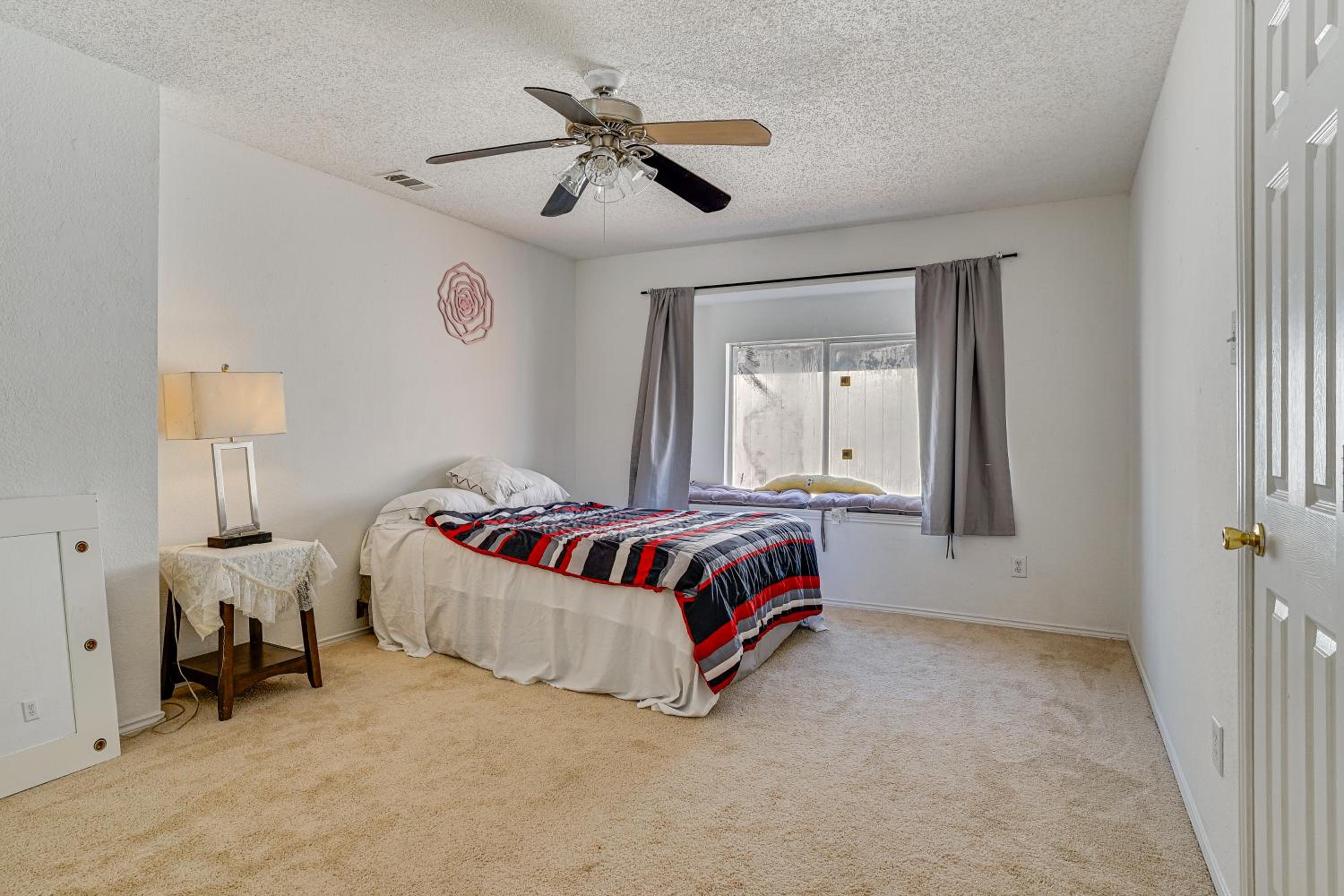 Large Families Welcome! Spacious Fort Worth Home