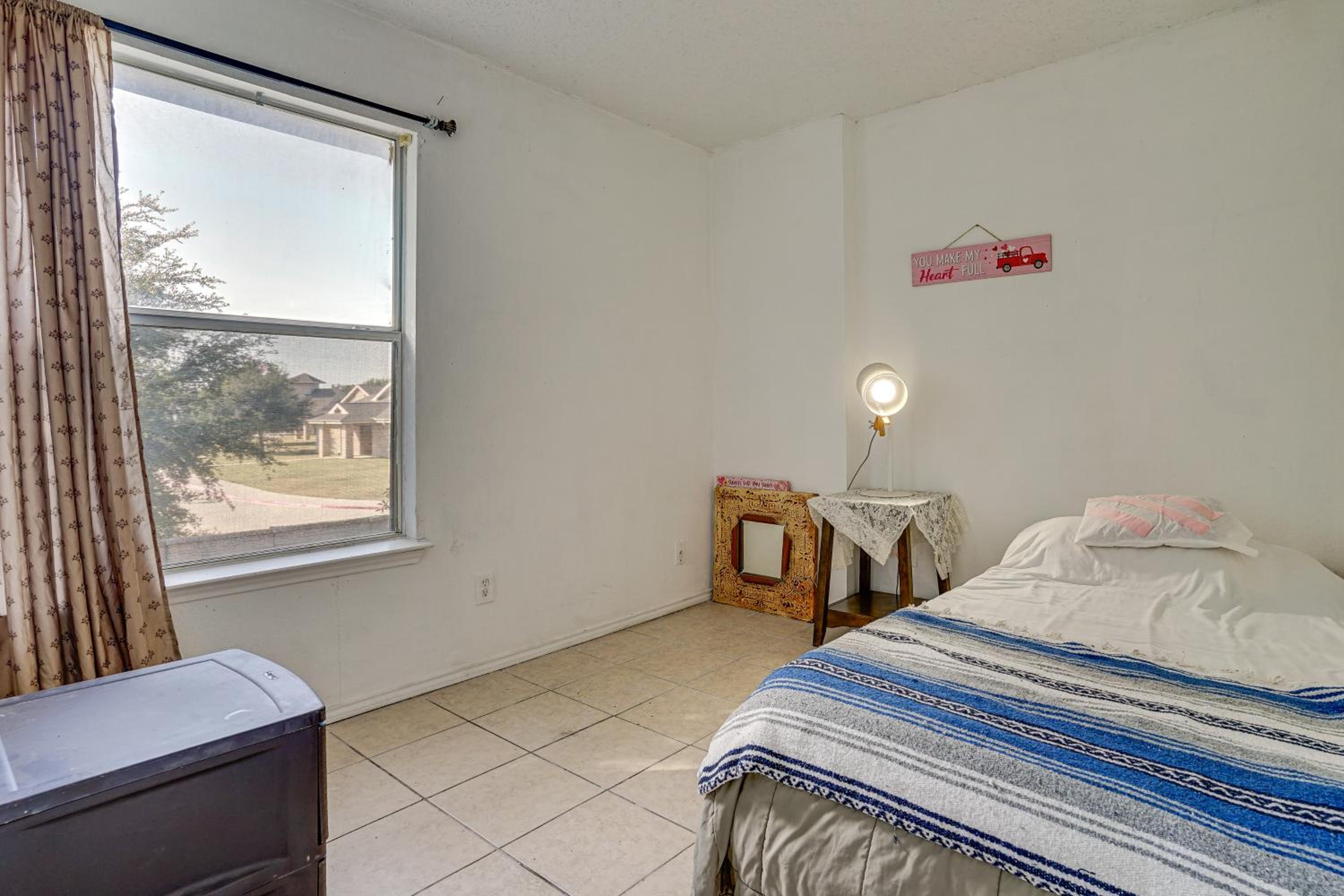 Large Families Welcome! Spacious Fort Worth Home