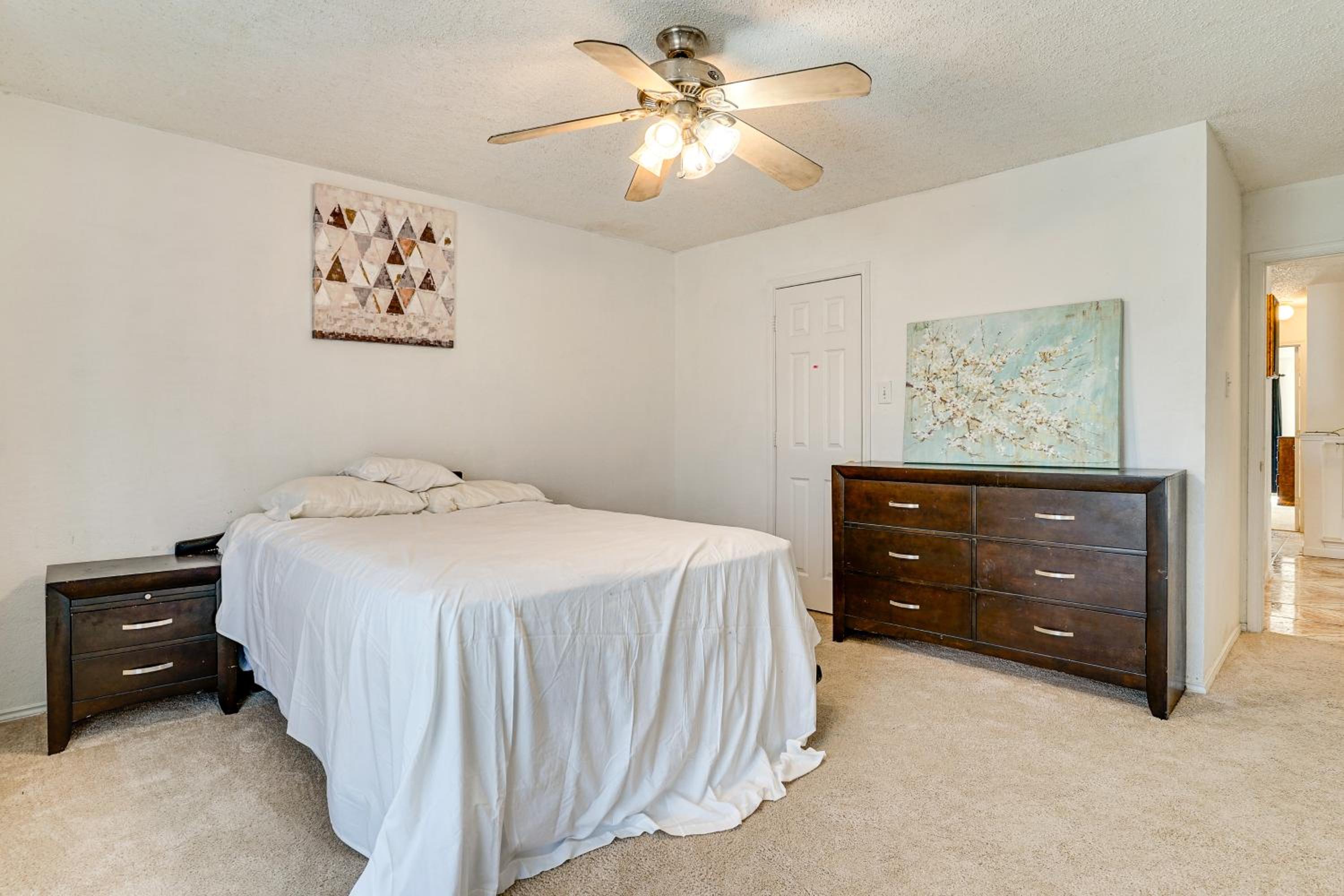 Large Families Welcome! Spacious Fort Worth Home