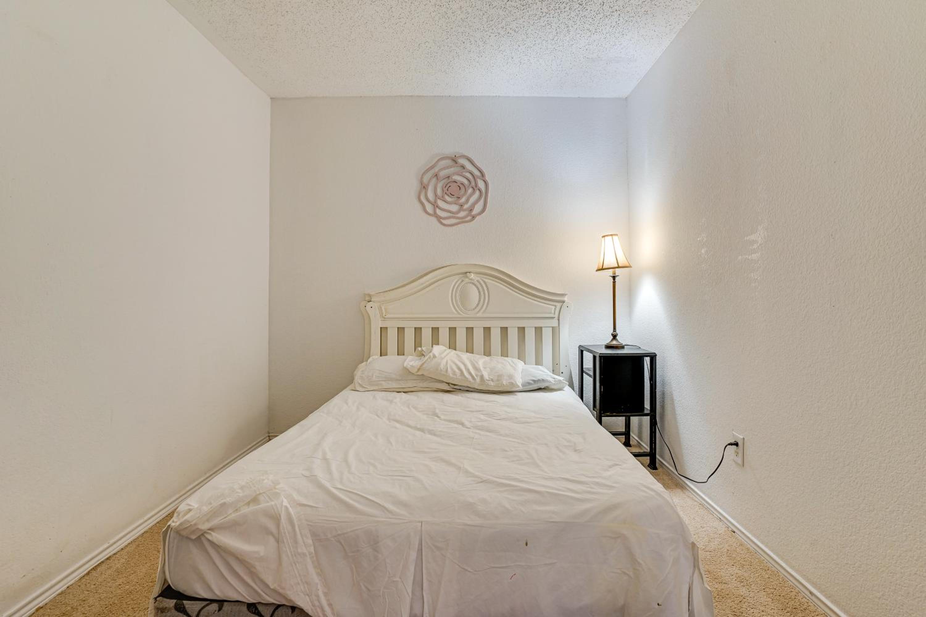 Large Families Welcome! Spacious Fort Worth Home