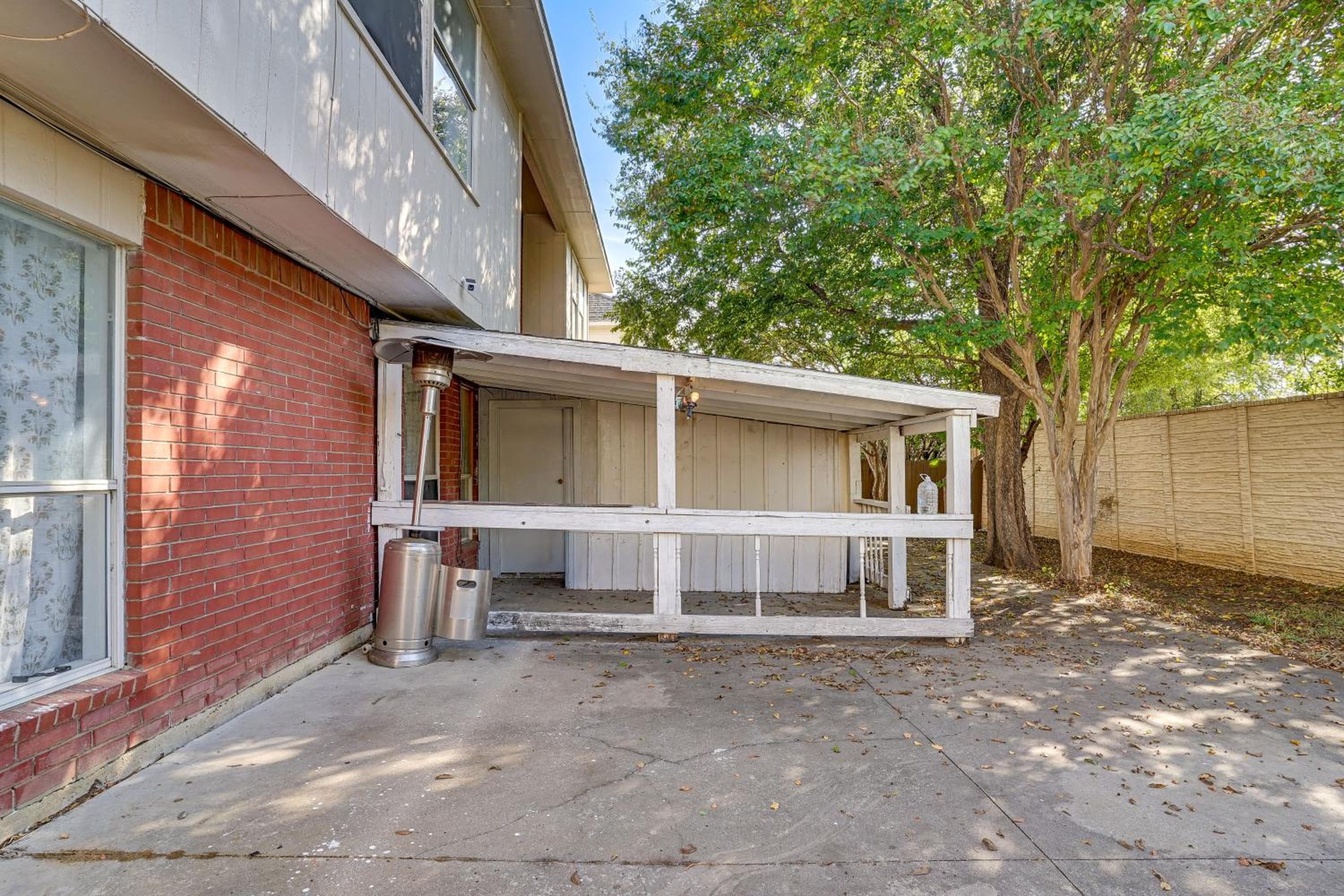 Large Families Welcome! Spacious Fort Worth Home