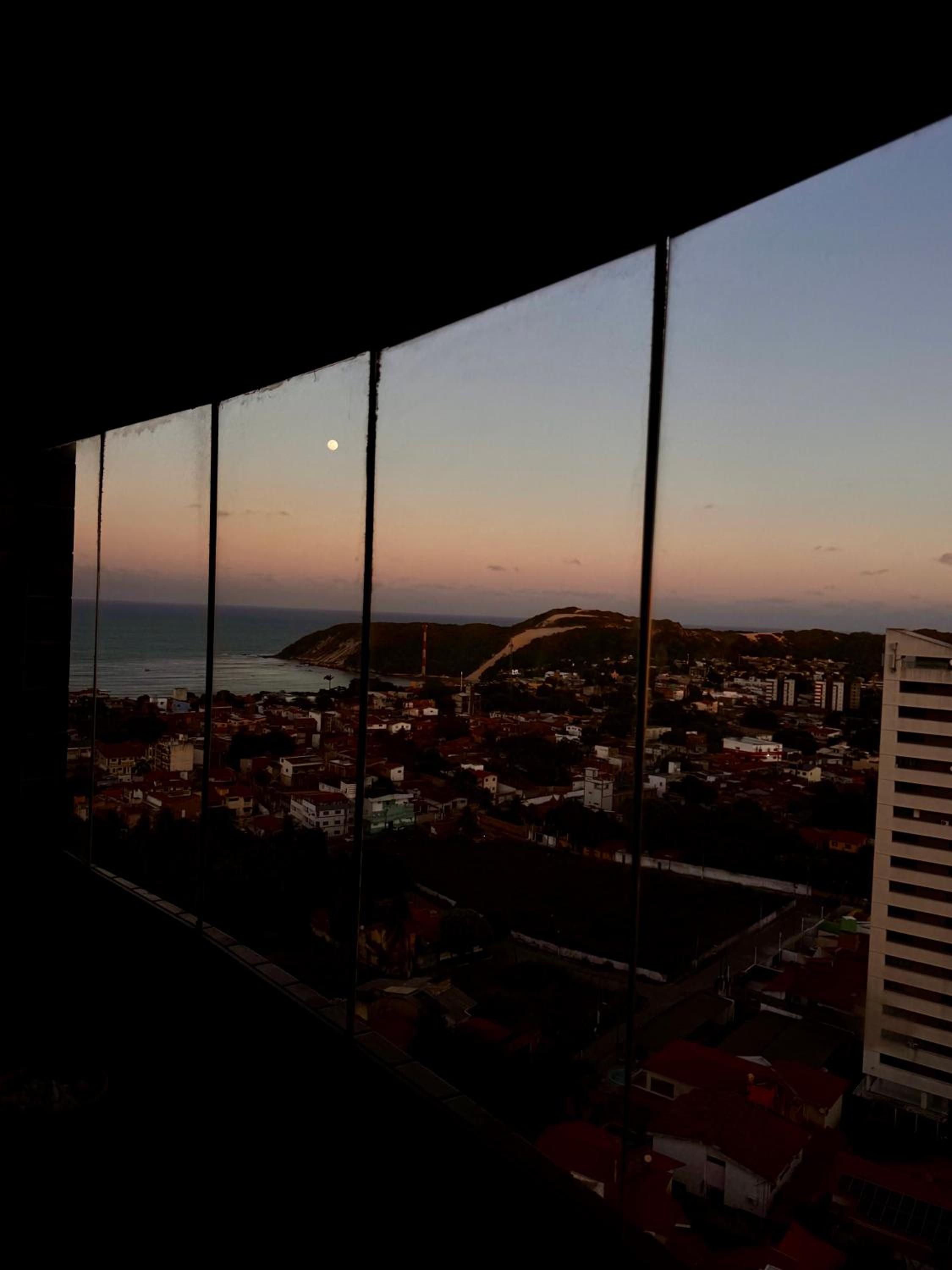 Porto Tropical Residence - 16º andar com varanda e quartos para o Mar, morro do careca e dunas