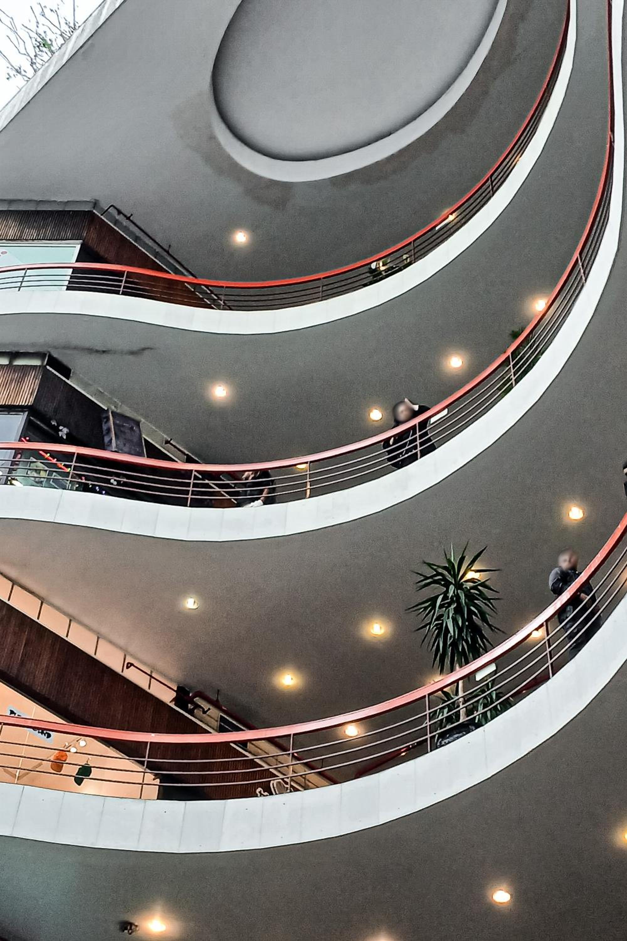 Aurora - Prédio novíssimo e completo no coração do Centro, com piscina e academia ao lado do metrô República
