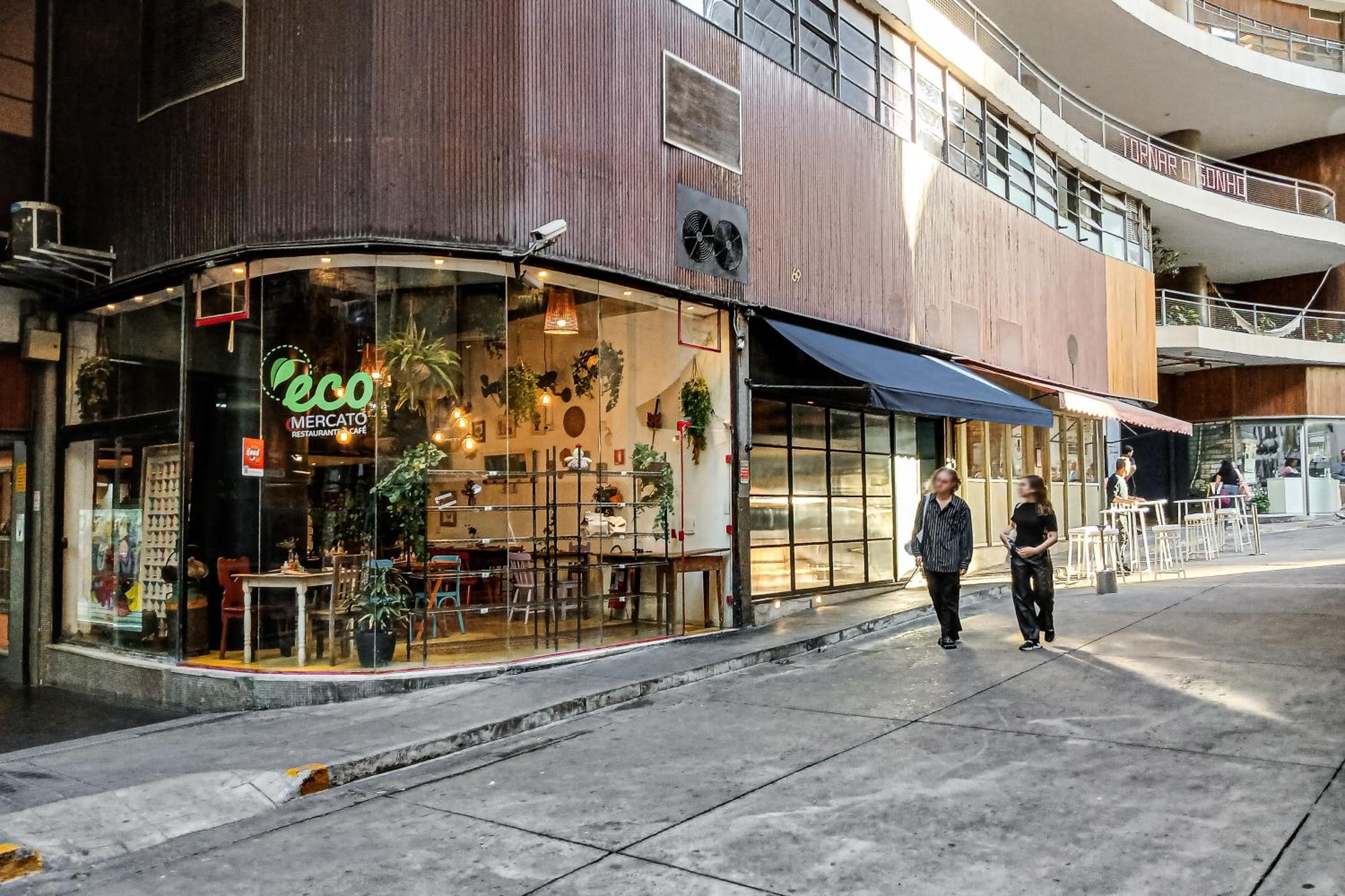 Aurora - Prédio novíssimo e completo no coração do Centro, com piscina e academia ao lado do metrô República