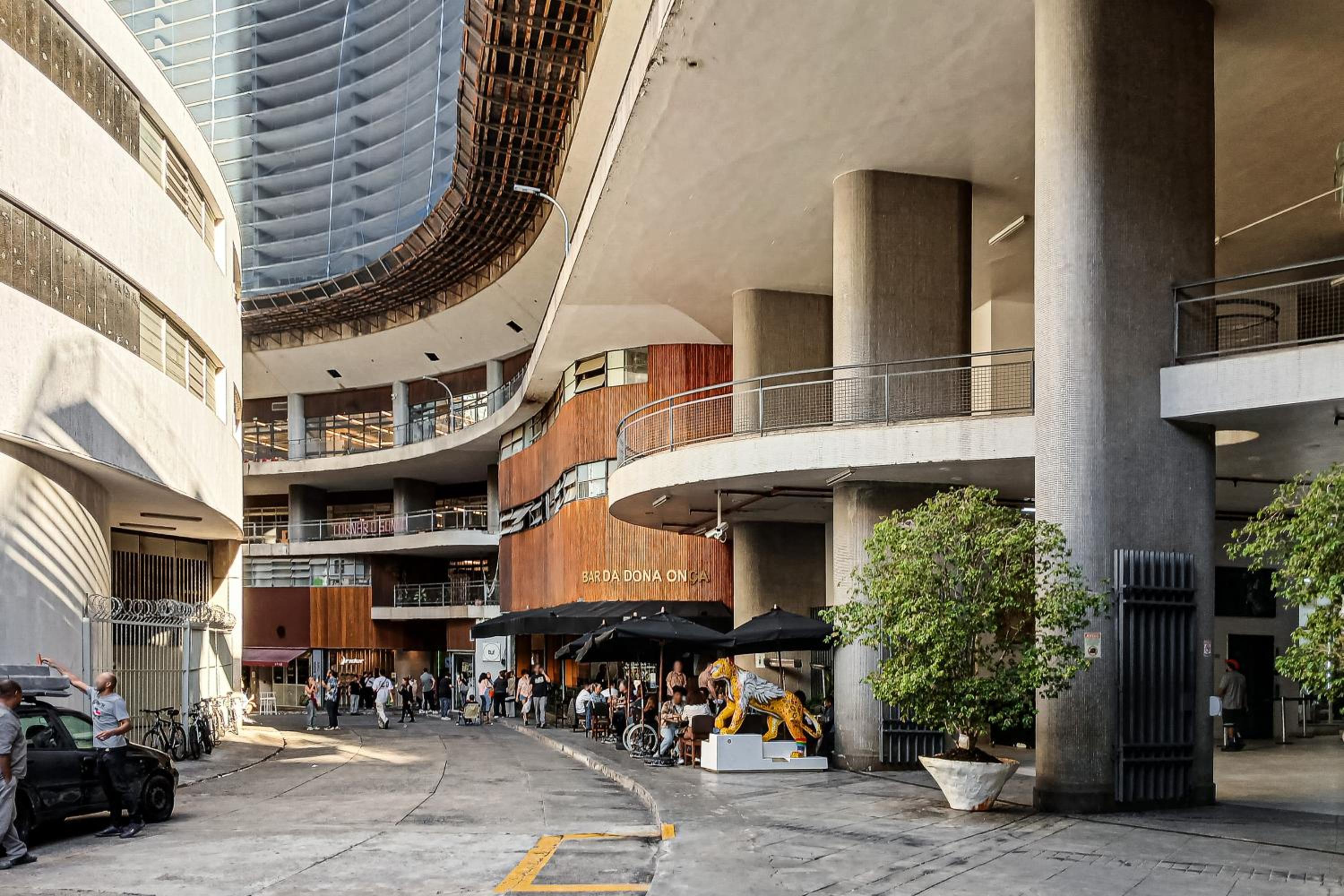 Aurora - Prédio novíssimo e completo no coração do Centro, com piscina e academia ao lado do metrô República
