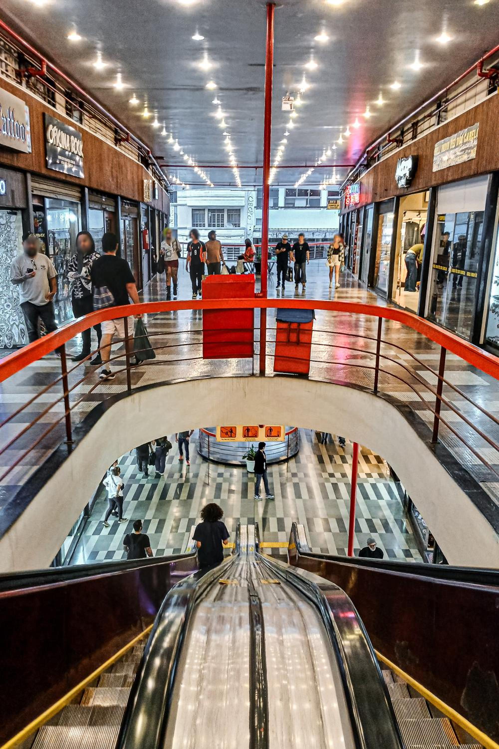 Aurora - Prédio novíssimo e completo no coração do Centro, com piscina e academia ao lado do metrô República