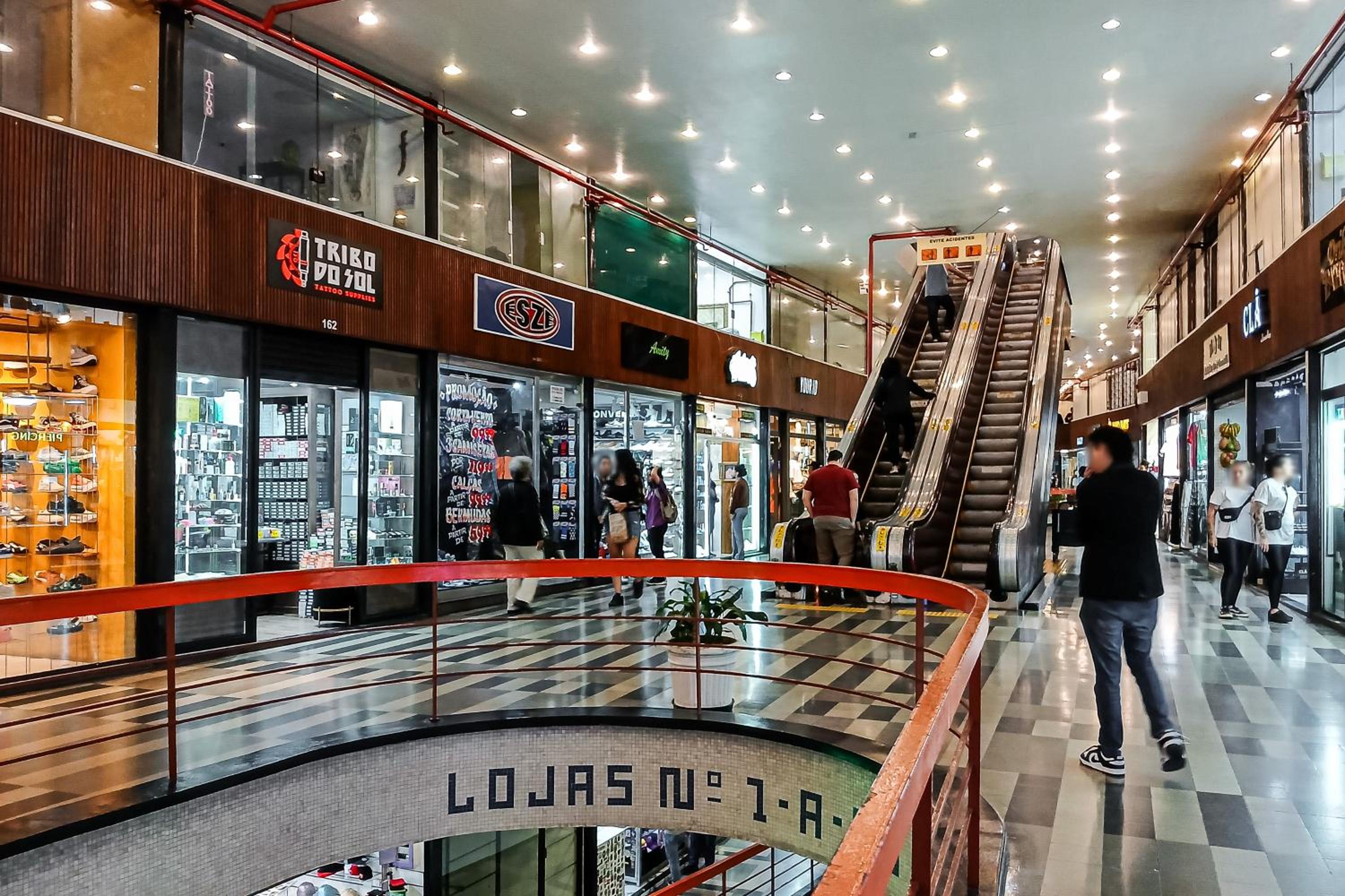 Aurora - Prédio novíssimo e completo no coração do Centro, com piscina e academia ao lado do metrô República