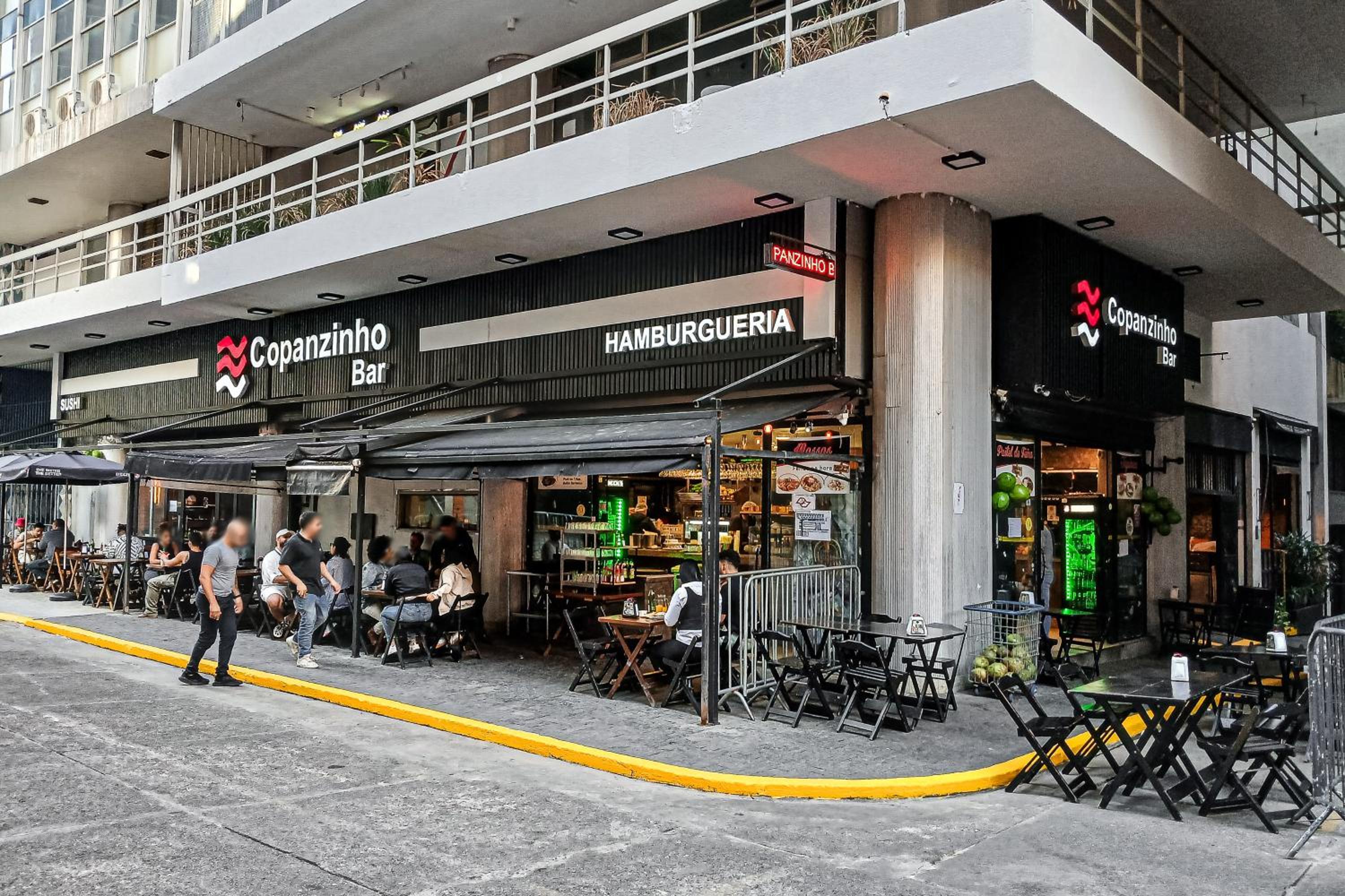 Aurora - Prédio novíssimo e completo no coração do Centro, com piscina e academia ao lado do metrô República