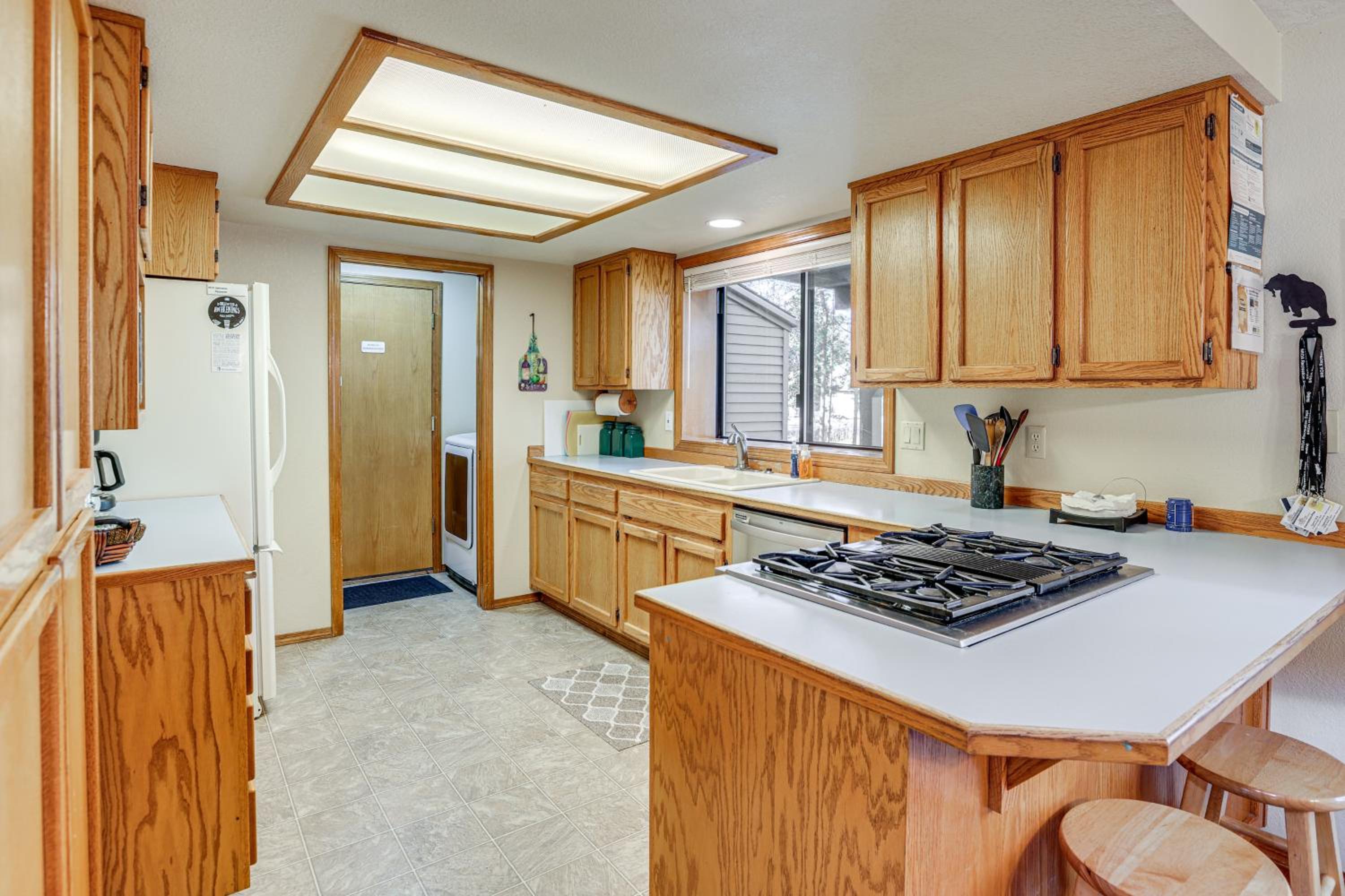 Private Hot Tub and SHARC Passes! Sunriver Home