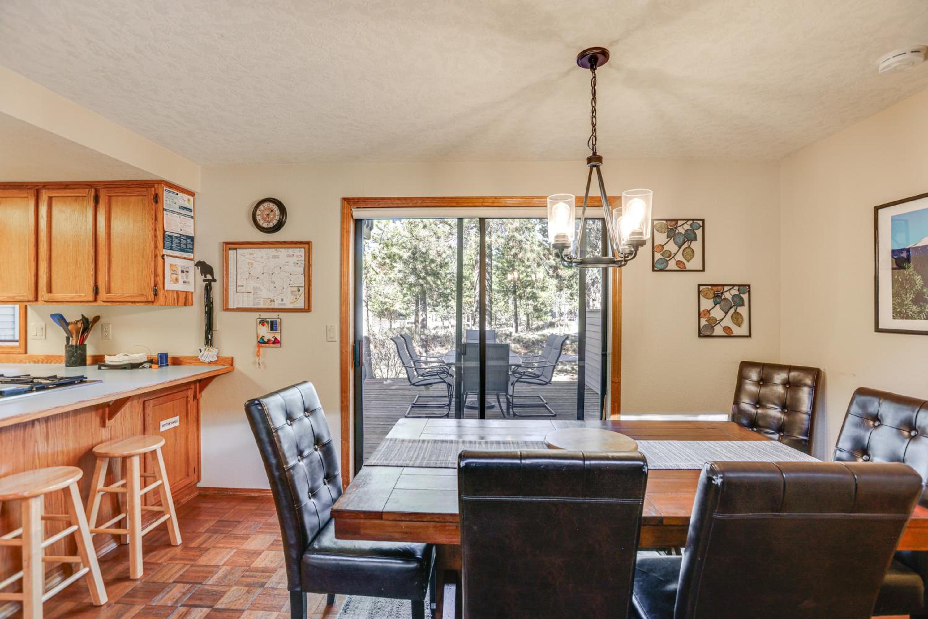 Private Hot Tub and SHARC Passes! Sunriver Home