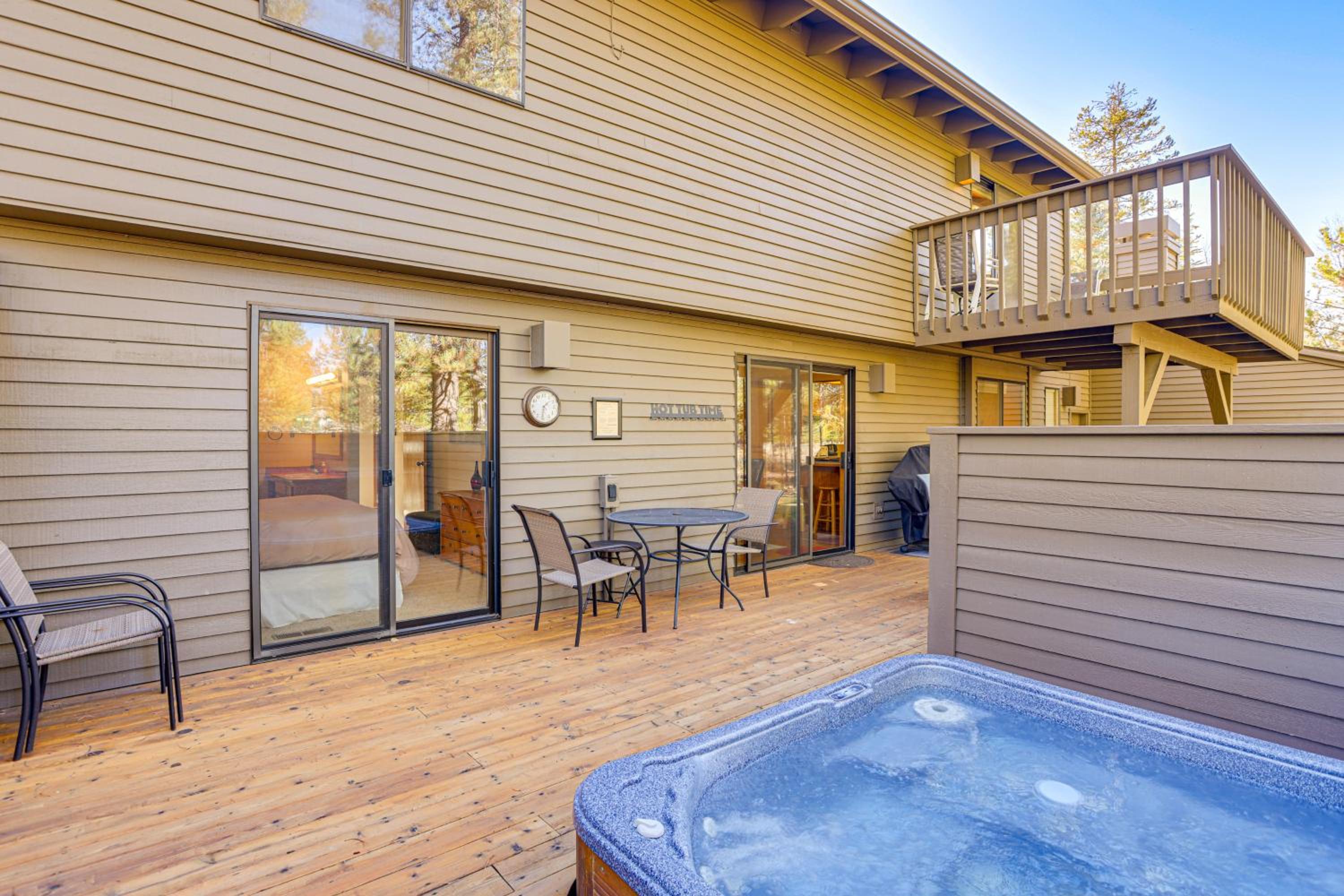 Private Hot Tub and SHARC Passes! Sunriver Home