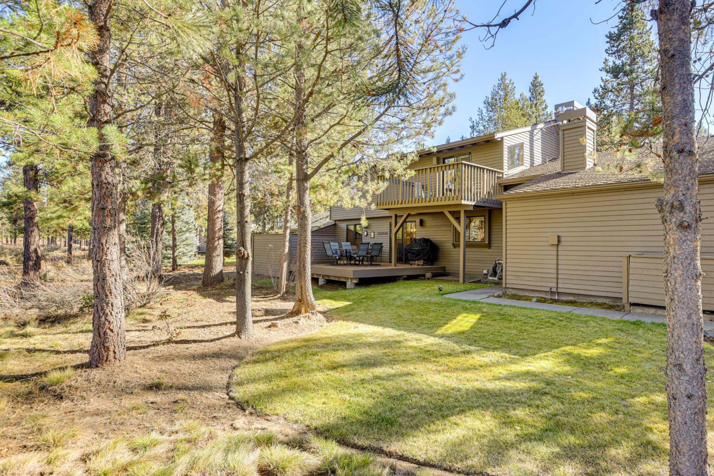 Private Hot Tub and SHARC Passes! Sunriver Home