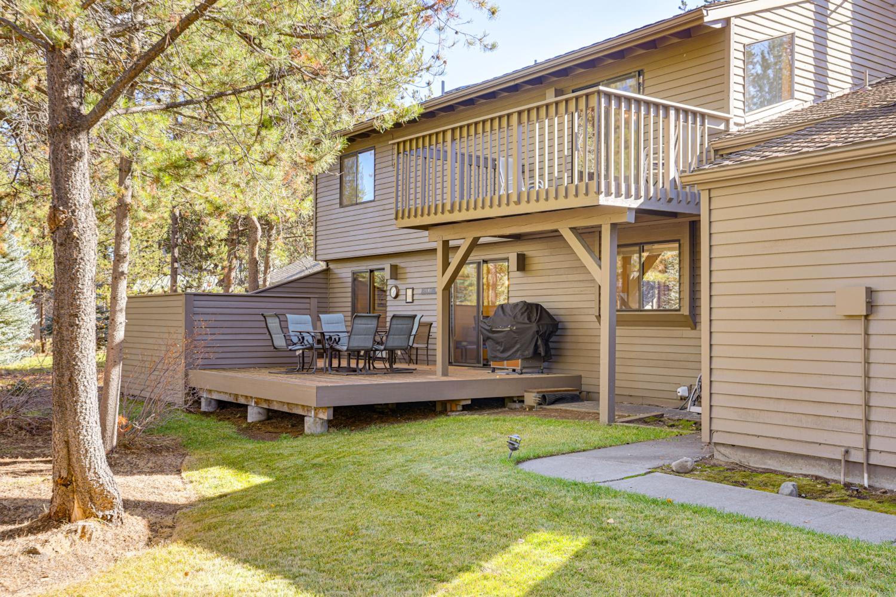 Private Hot Tub and SHARC Passes! Sunriver Home
