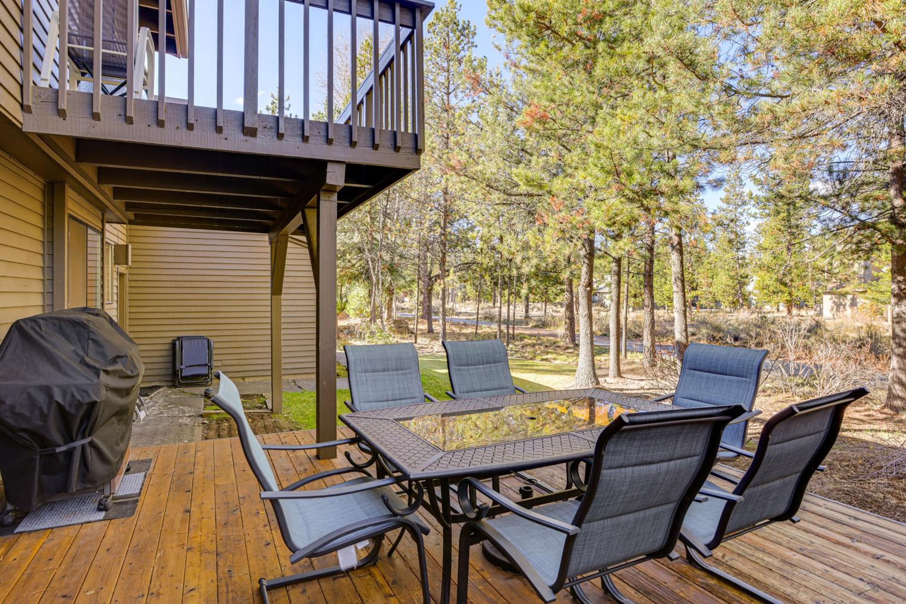 Private Hot Tub and SHARC Passes! Sunriver Home