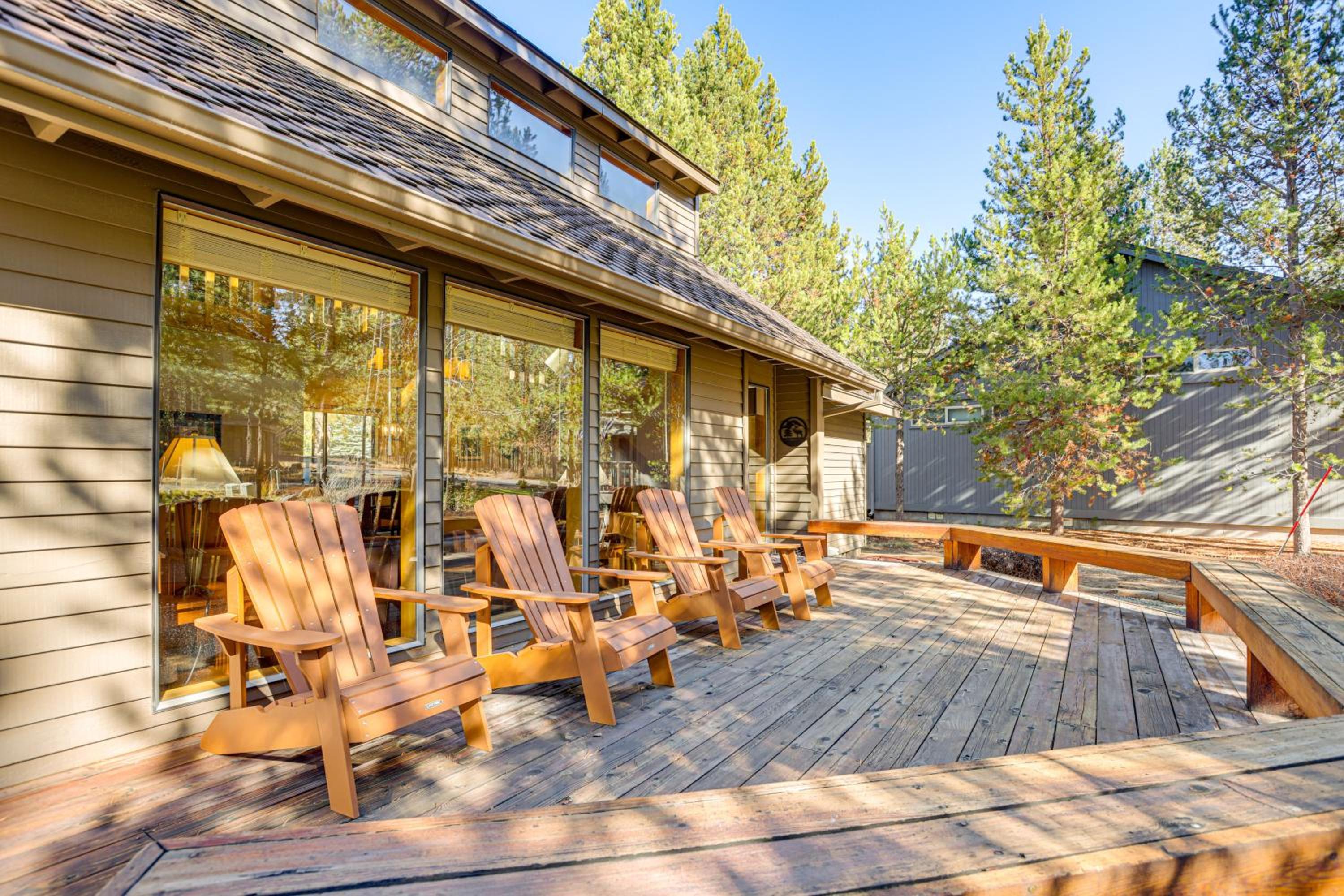 Private Hot Tub and SHARC Passes! Sunriver Home
